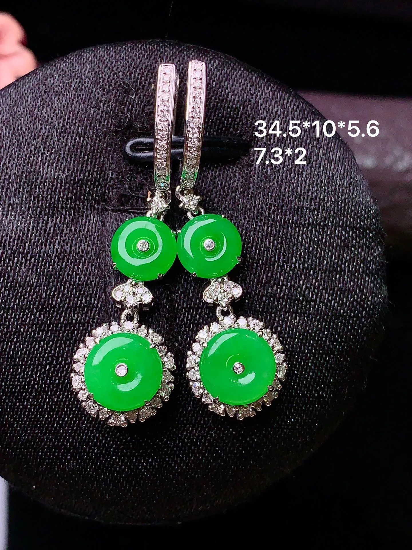 18k金钻镶嵌满绿平安扣耳坠 玉质细腻 色泽艳丽 整体尺寸34.5*10*5.6