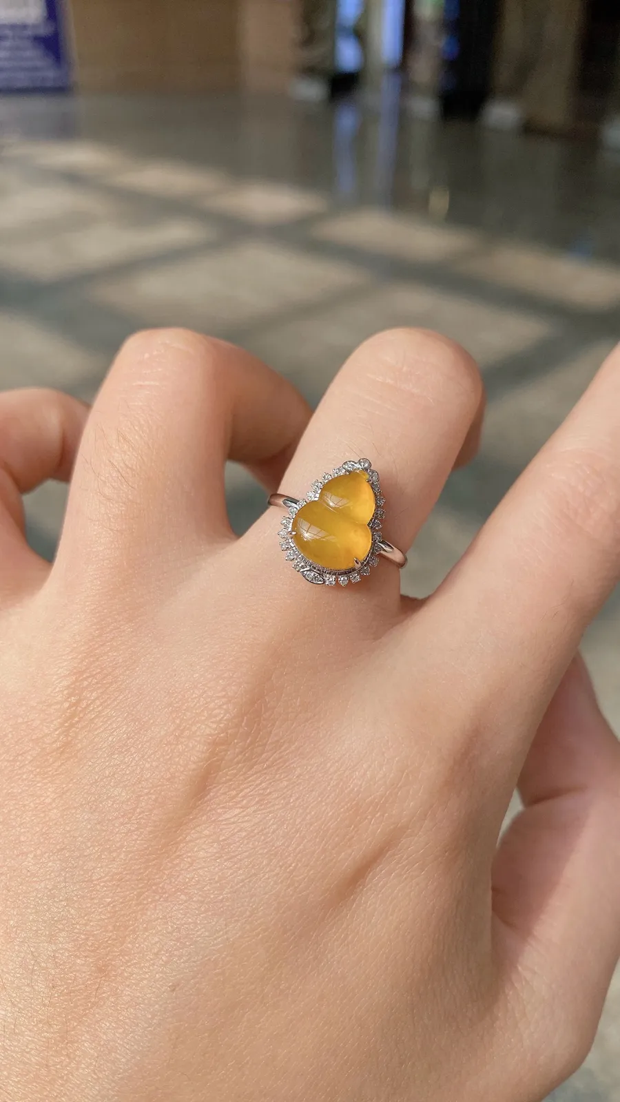 自然光 ·‮冰 ‬‎糖黄葫芦戒指
18K · 整：15‮2.‬‎*11.‮*6‬‎7‮5.‬‎mm
