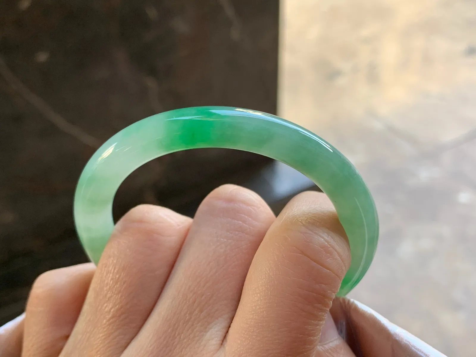 51-8

阳绿色圆条手镯^_^颜色好看