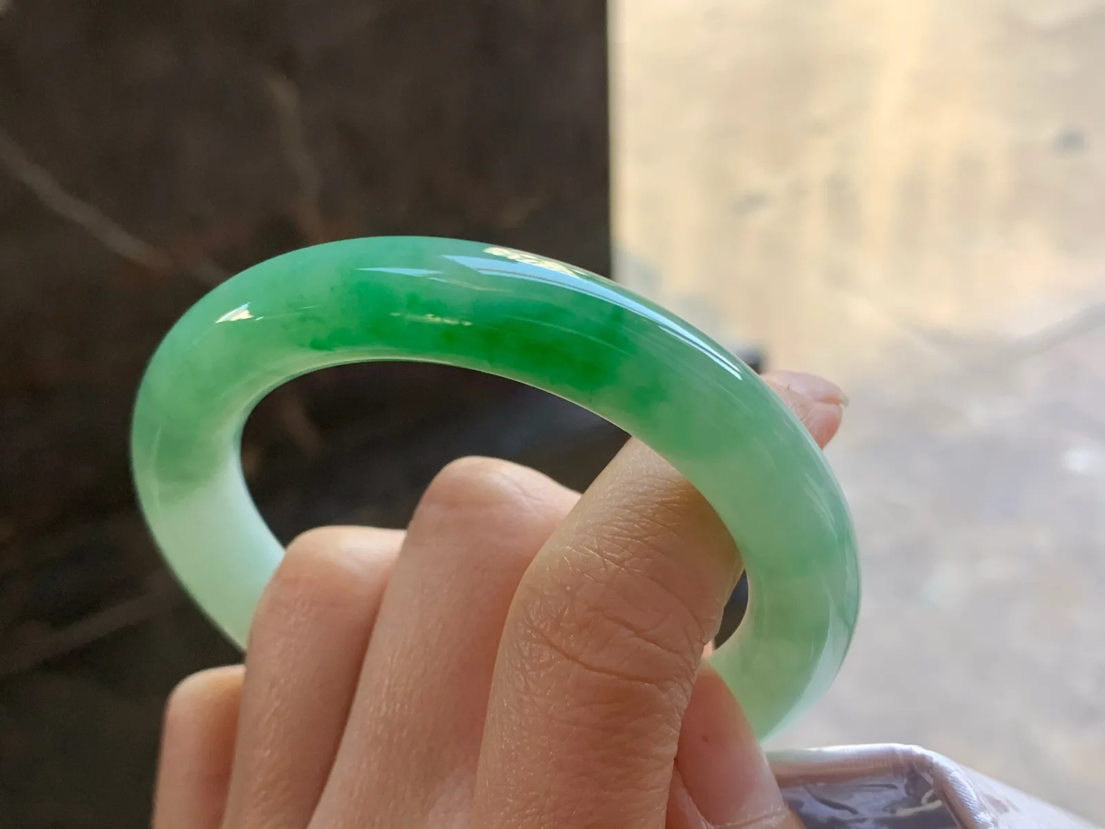 52-10.5

绿色圆条手镯^_^鲜艳