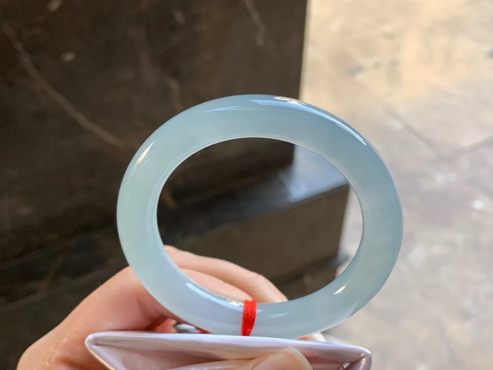 52-9.9

冰蓝圆条手镯^_^起光