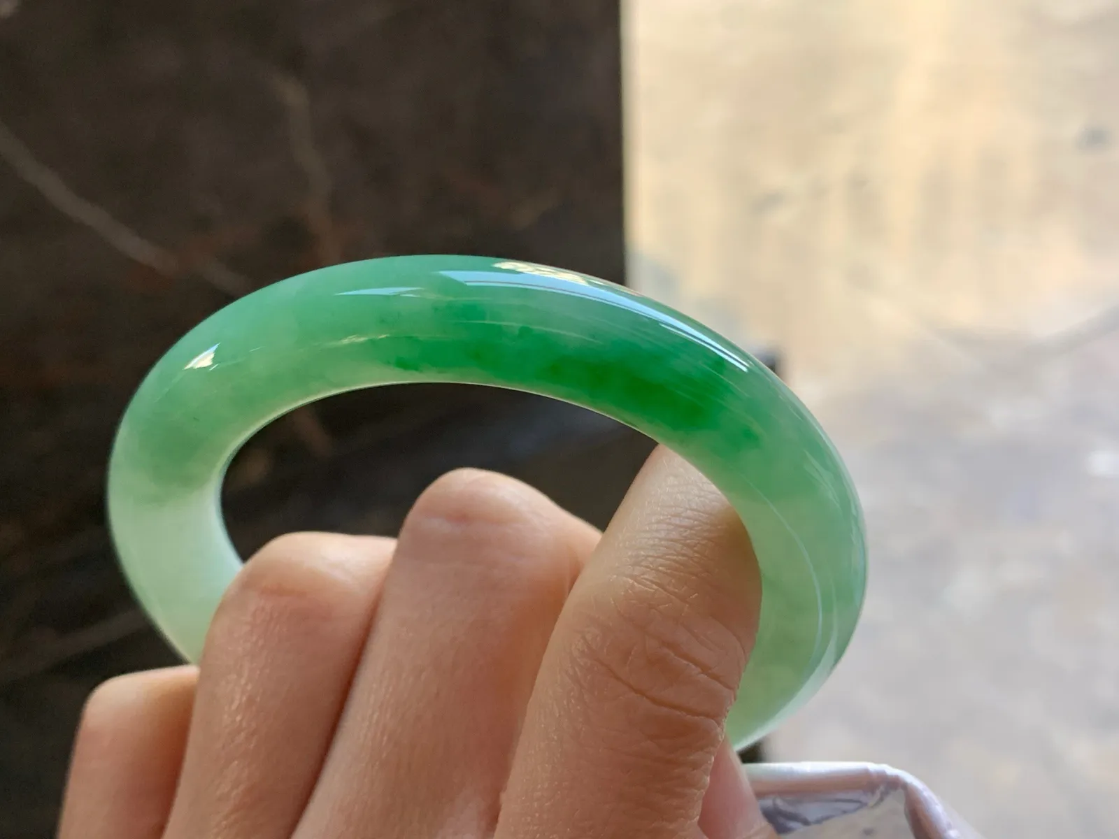 52-10.5

绿色圆条手镯^_^鲜艳