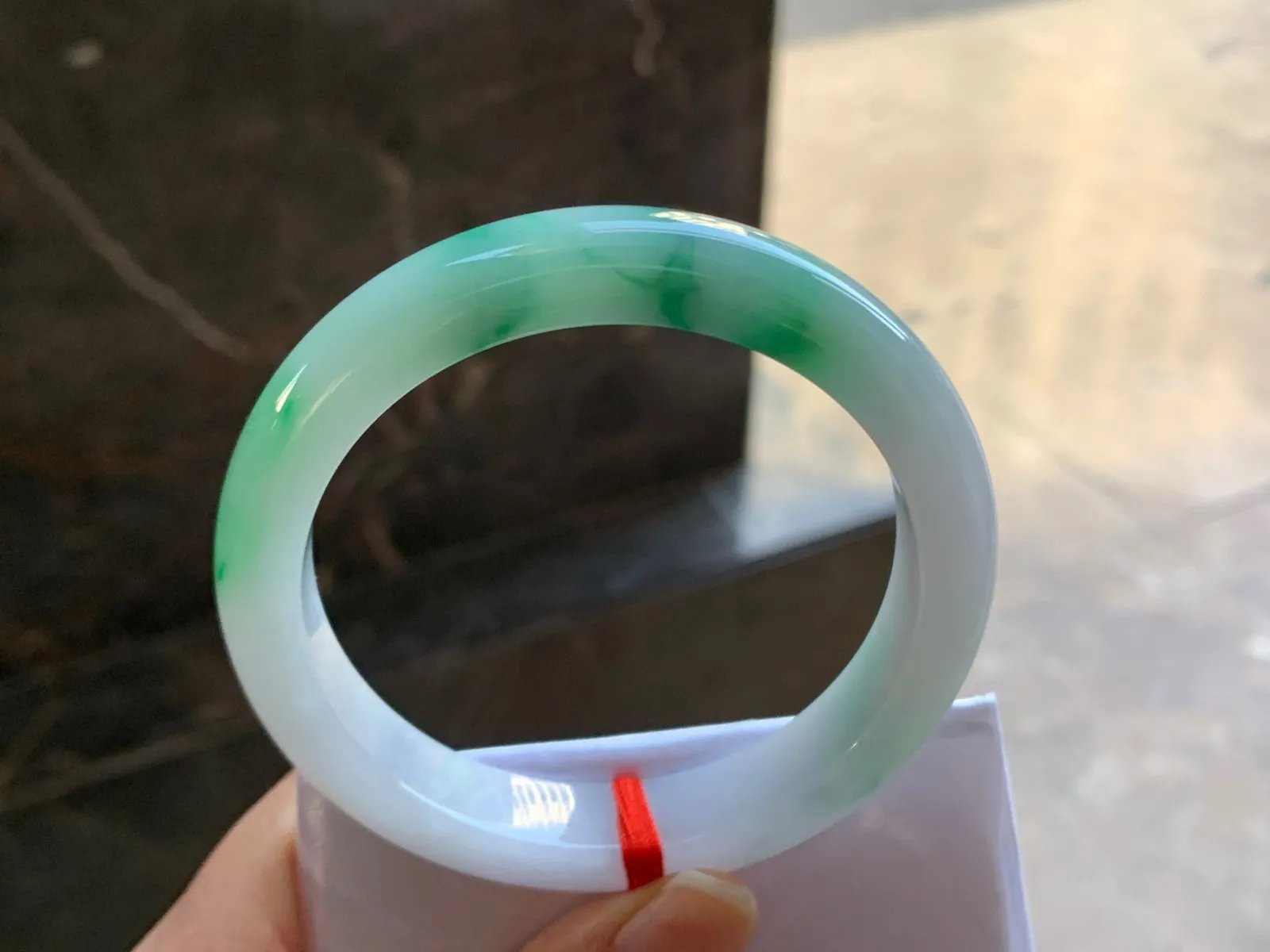 57-11.7-8.4

绿色手镯^_^玉质温润