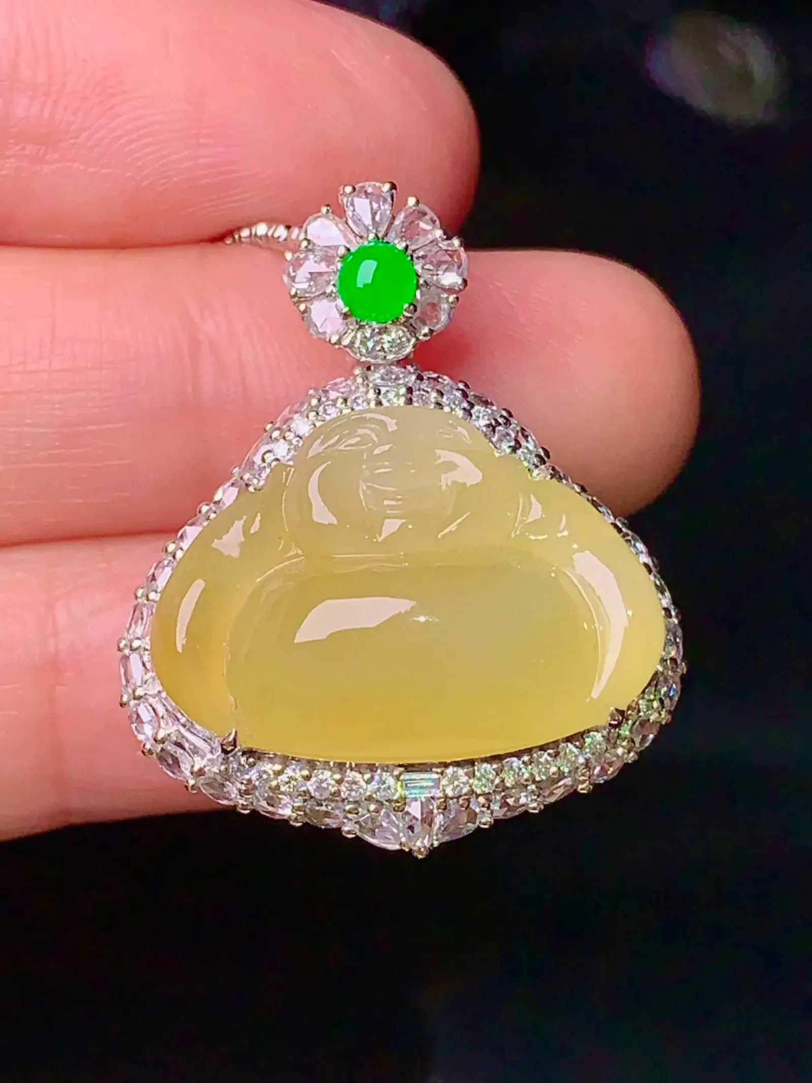 18k金钻镶嵌黄翡佛公吊坠 玉质细腻 色泽艳丽 整体尺寸29.6*24.5*13