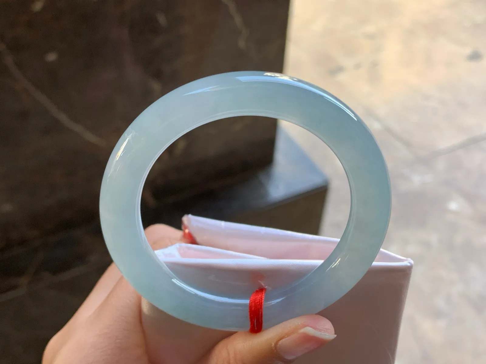 52-9.9

冰蓝圆条手镯^_^起光