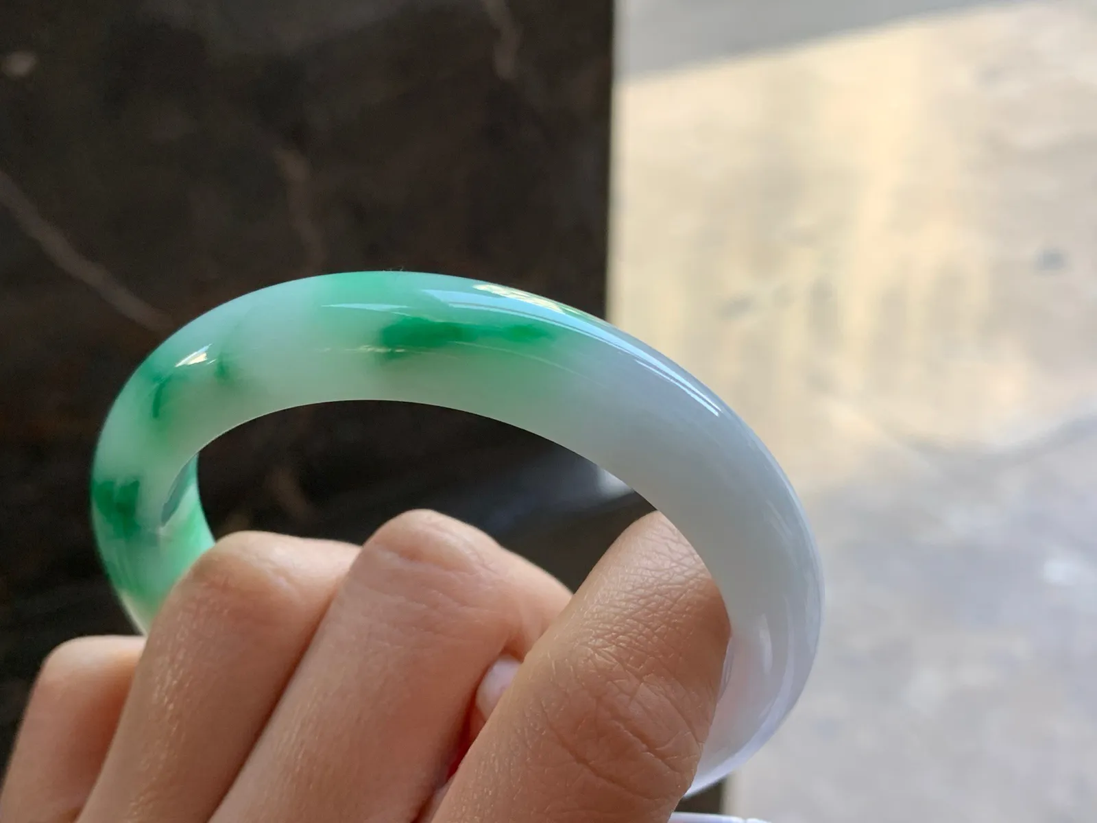 57-11.7-8.4

绿色手镯^_^玉质温润