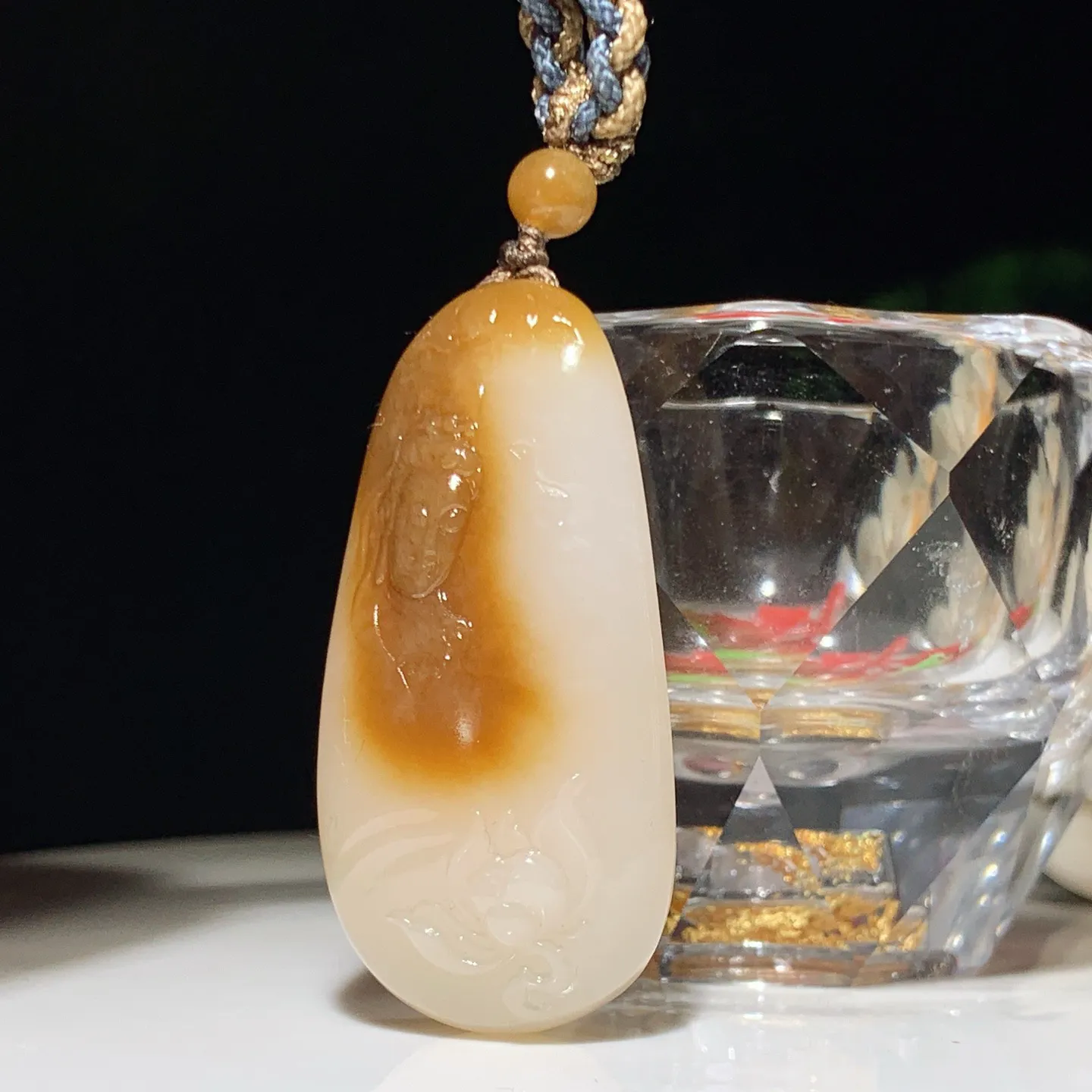 新疆和田玉白玉且末糖观音头挂件 尺寸50.3/24.6/13.6重26克。玉质细腻油润。手推出油。佩戴高端典雅。lt260224