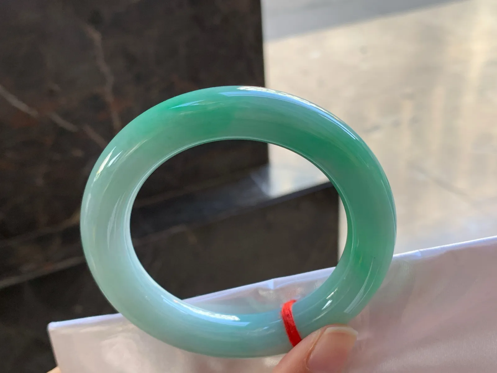 55-12.5

绿色圆条手镯^_^