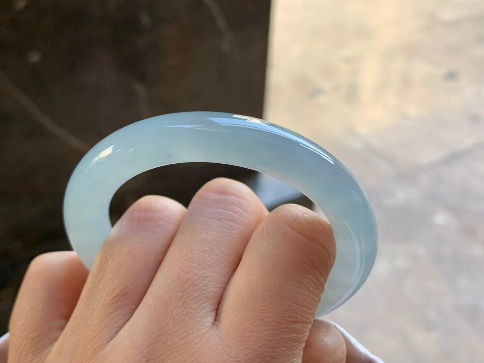 52-9.9

冰蓝圆条手镯^_^起光