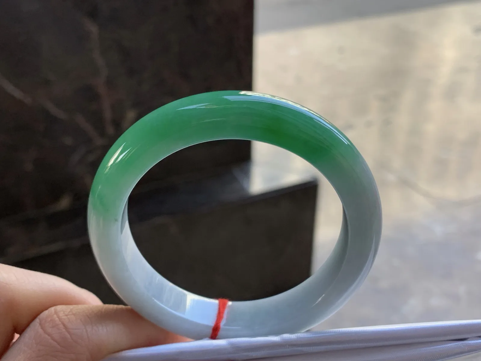 56-12.4-8.9

辣绿色手镯^_^颜色浓郁 鲜艳