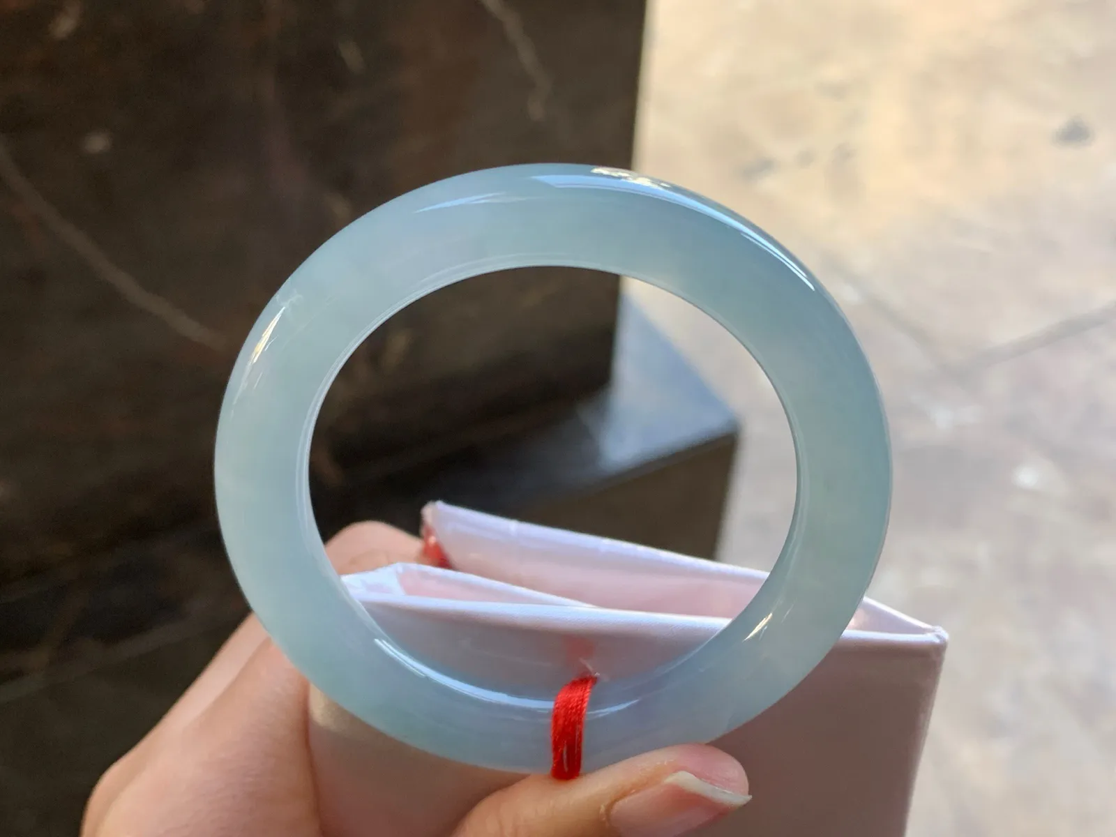 52-9.9

冰蓝圆条手镯^_^起光