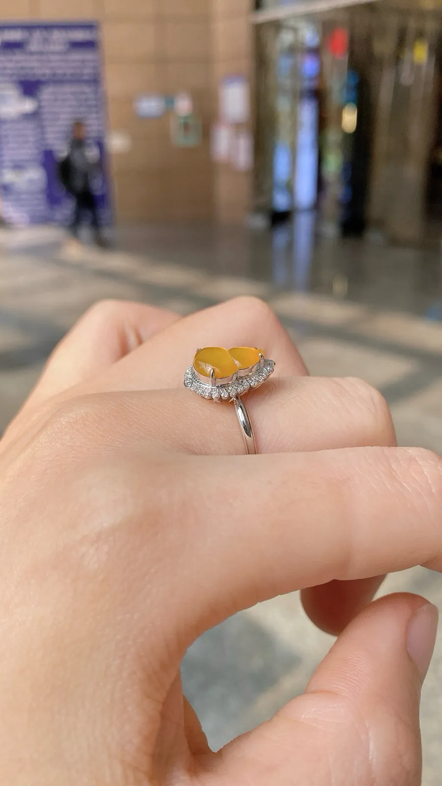 自然光 ·‮冰 ‬‎糖黄葫芦戒指
18K · 整：15‮2.‬‎*11.‮*6‬‎7‮5.‬‎mm
          裸：11‮3.‬‎*9.5*3.5mm