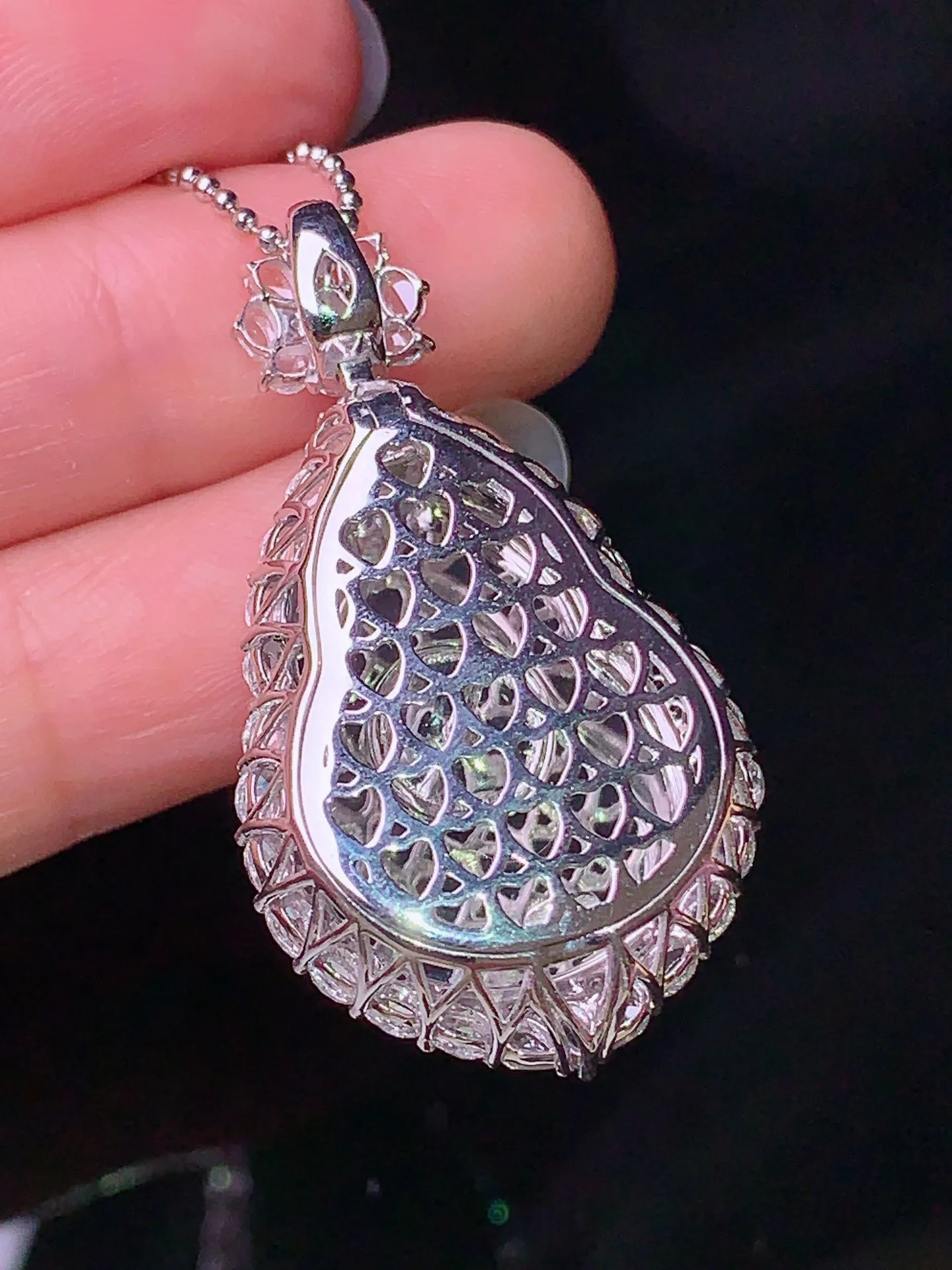 18k金钻镶嵌满绿葫芦吊坠 玉质细腻 色泽清新艳丽  整体尺寸39*21.5*12.5