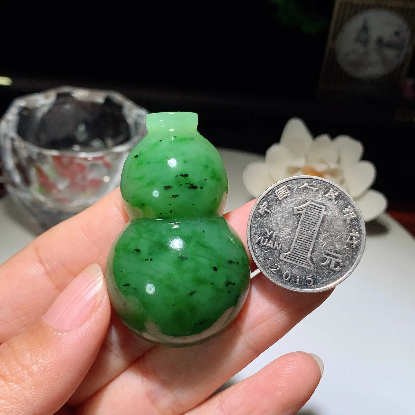 和田玉阳绿俄罗斯碧玉福禄葫芦挂件 尺寸50.7/31.6/15重33.3克。玉质细腻油润。手推出油。佩戴高端典雅。lt260224