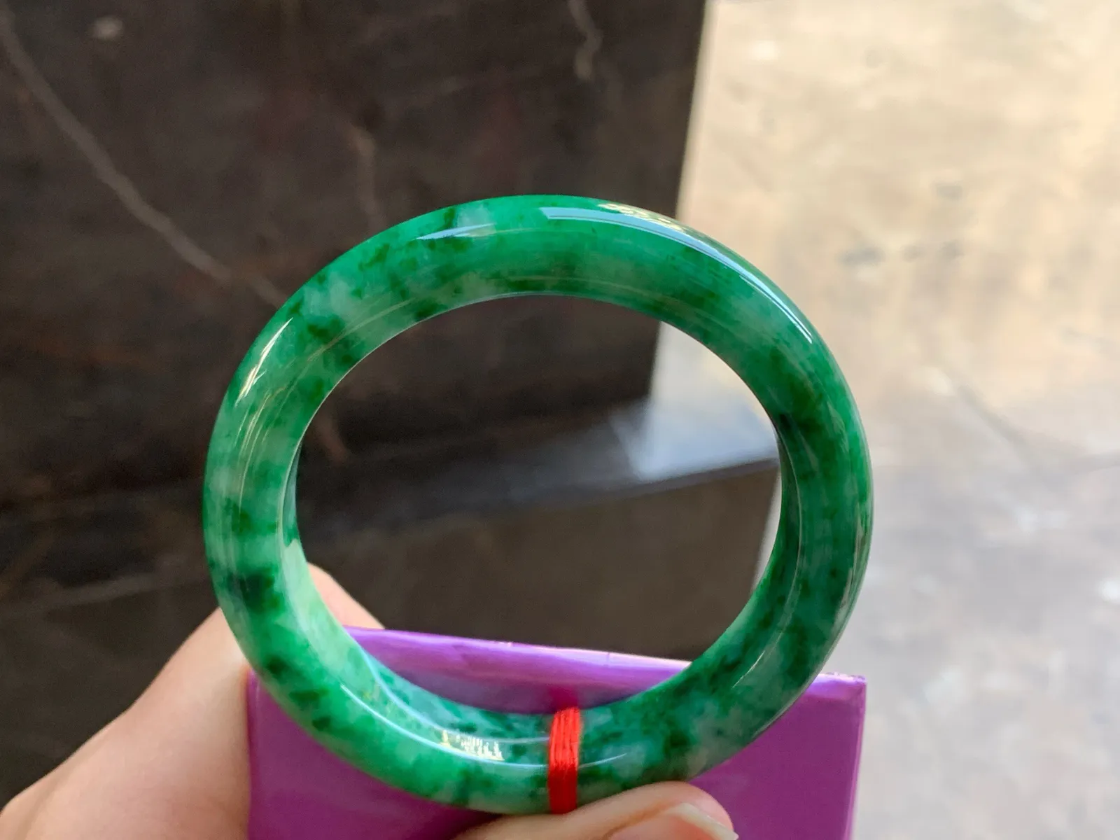 56-12-9.2

辣绿色手镯^_^颜色浓郁 鲜艳