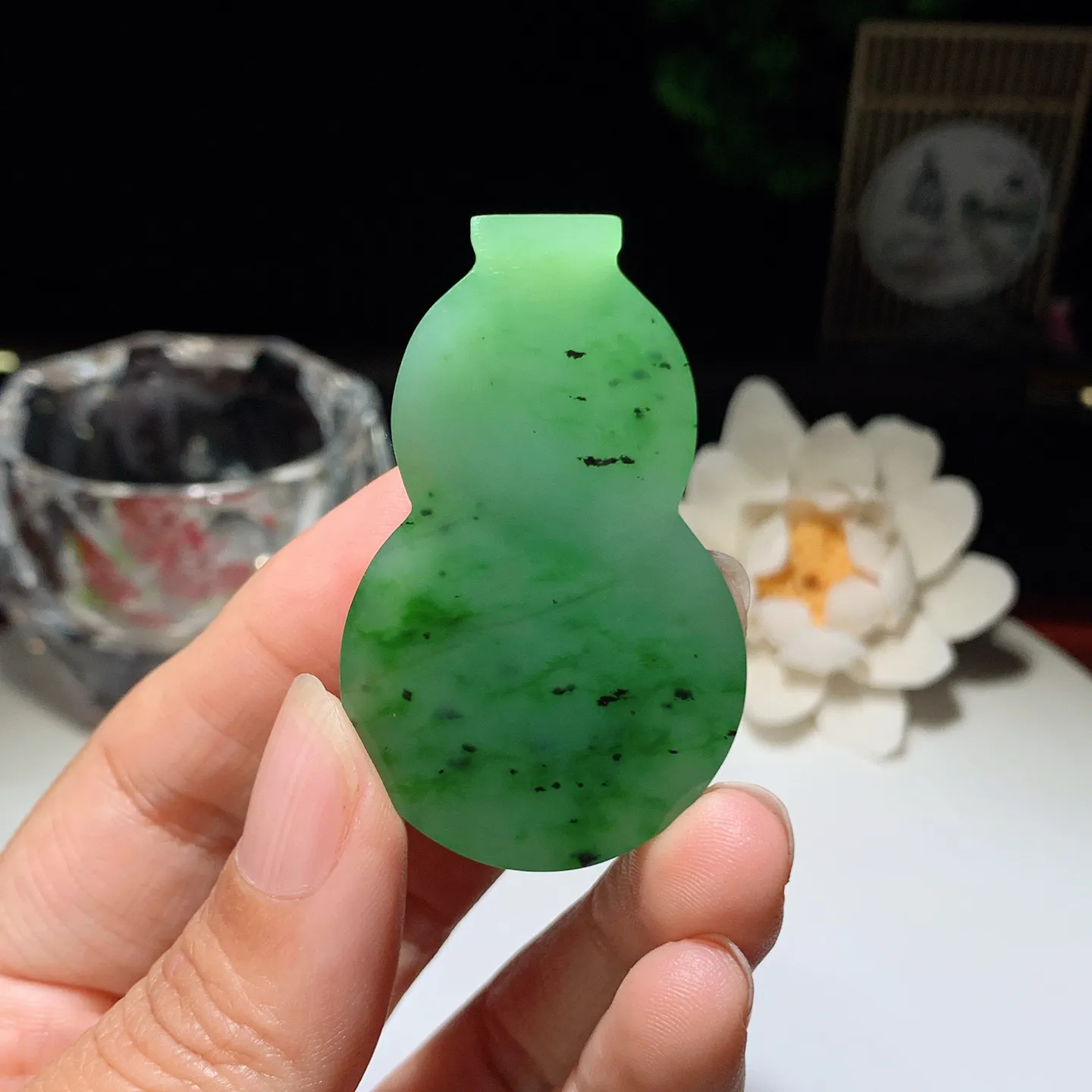和田玉阳绿俄罗斯碧玉福禄葫芦挂件 尺寸50.7/31.6/15重33.3克。玉质细腻油润。手推出油。佩戴高端典雅。lt260224