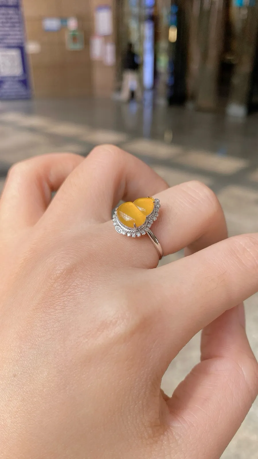 自然光 ·‮冰 ‬‎糖黄葫芦戒指
18K · 整：15‮2.‬‎*11.‮*6‬‎7‮5.‬‎mm
