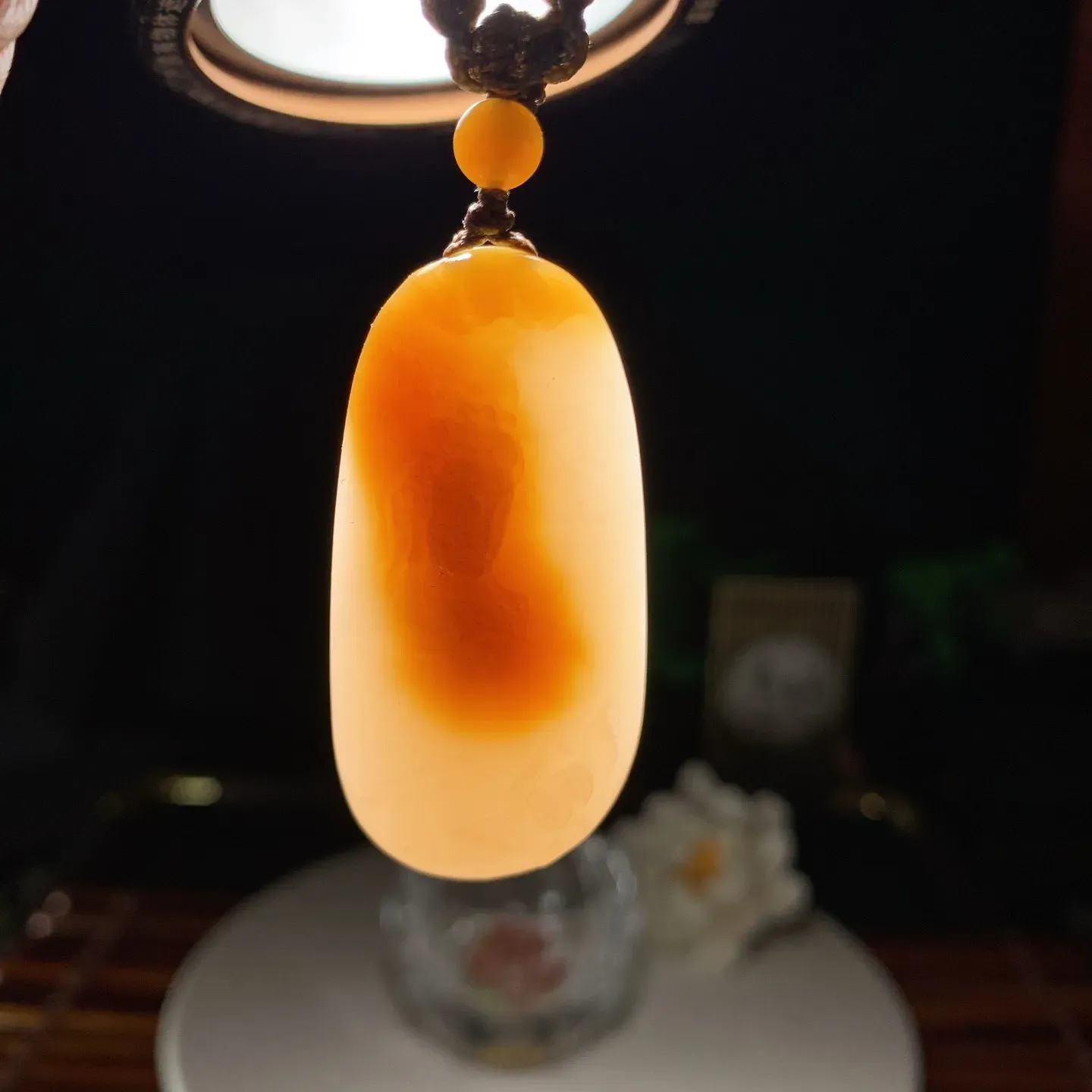 新疆和田玉白玉且末糖观音头挂件 尺寸50.3/24.6/13.6重26克。玉质细腻油润。手推出油。佩戴高端典雅。lt260224