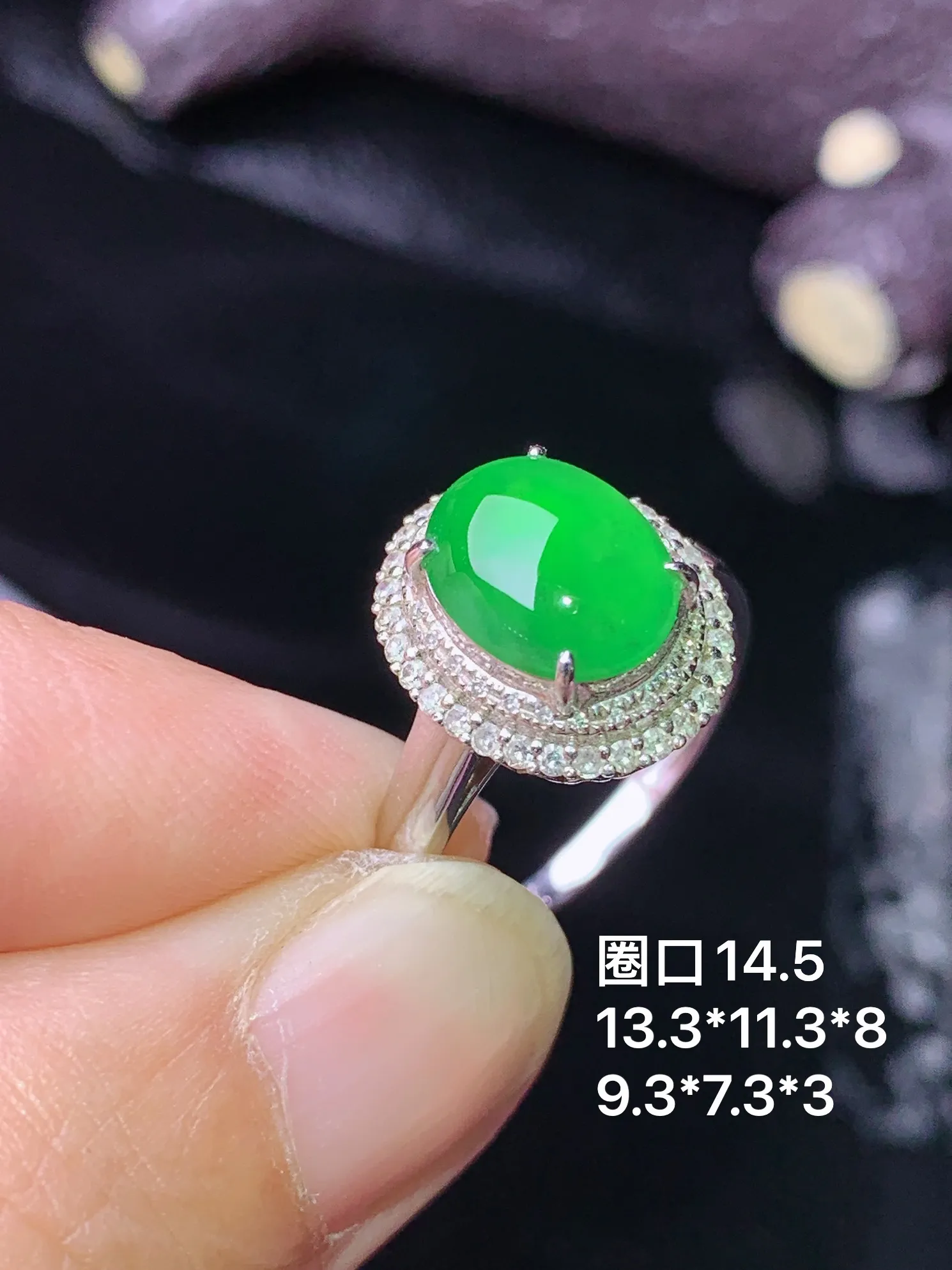 18k金钻镶嵌满绿蛋面戒指 玉质细腻 色泽清新艳丽 圈口14.5整体尺寸13.3*11.3*8