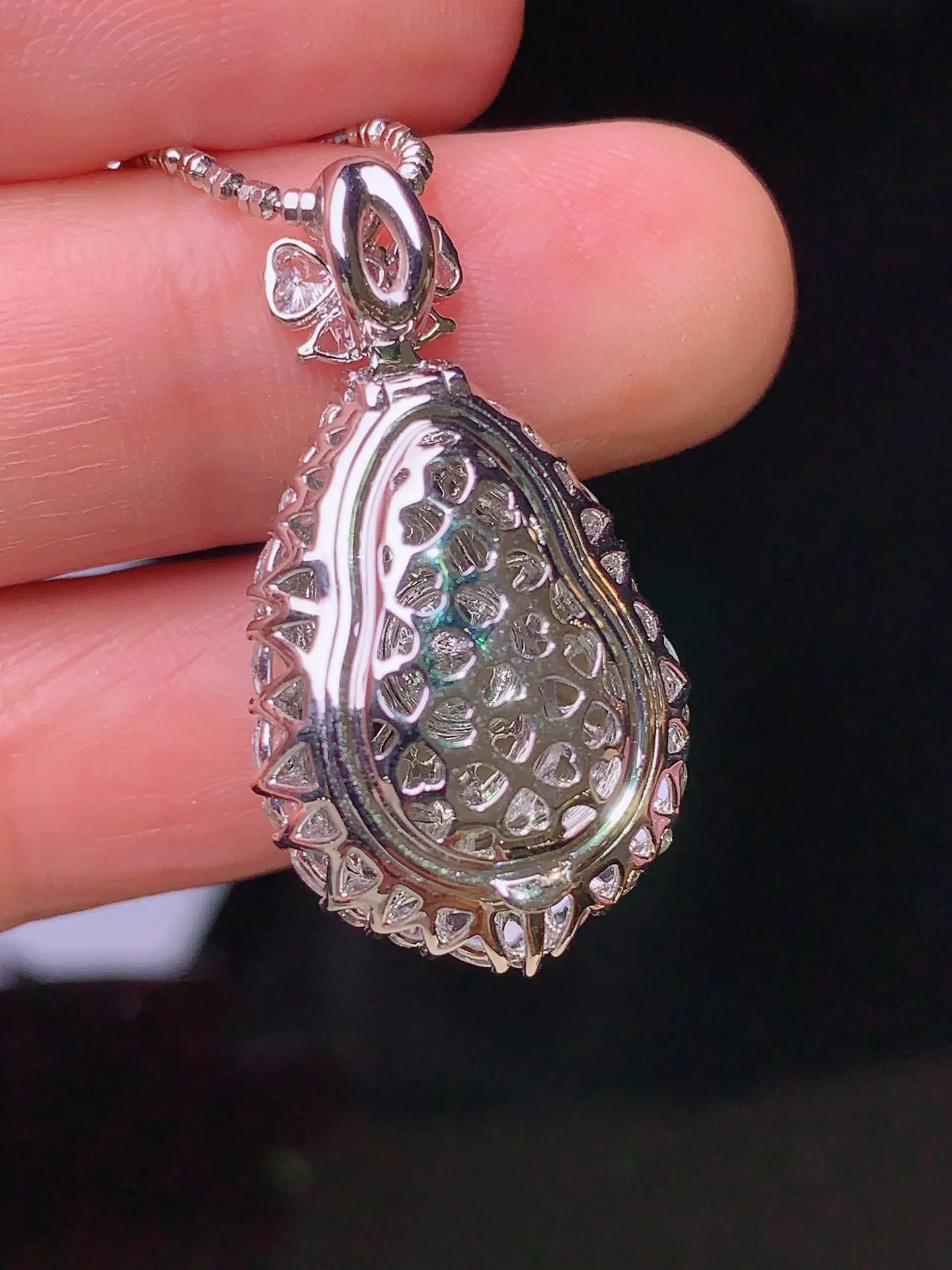 18k金钻镶嵌翠绿葫芦吊坠 玉质细腻 色泽清新艳丽 整体尺寸28.7*16*12.5