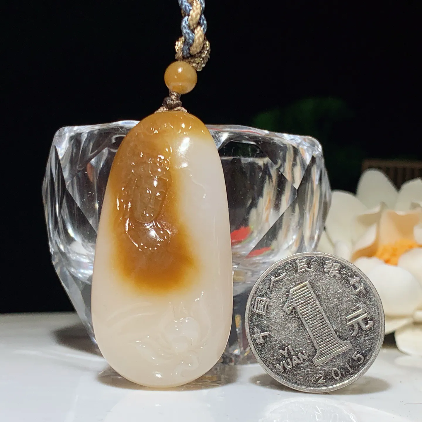 新疆和田玉白玉且末糖观音头挂件 尺寸50.3/24.6/13.6重26克。玉质细腻油润。手推出油。佩戴高端典雅。lt260224