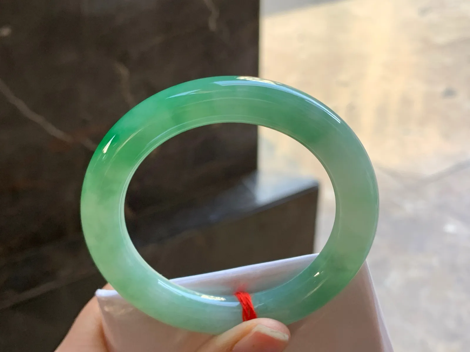 52-10.5

绿色圆条手镯^_^鲜艳