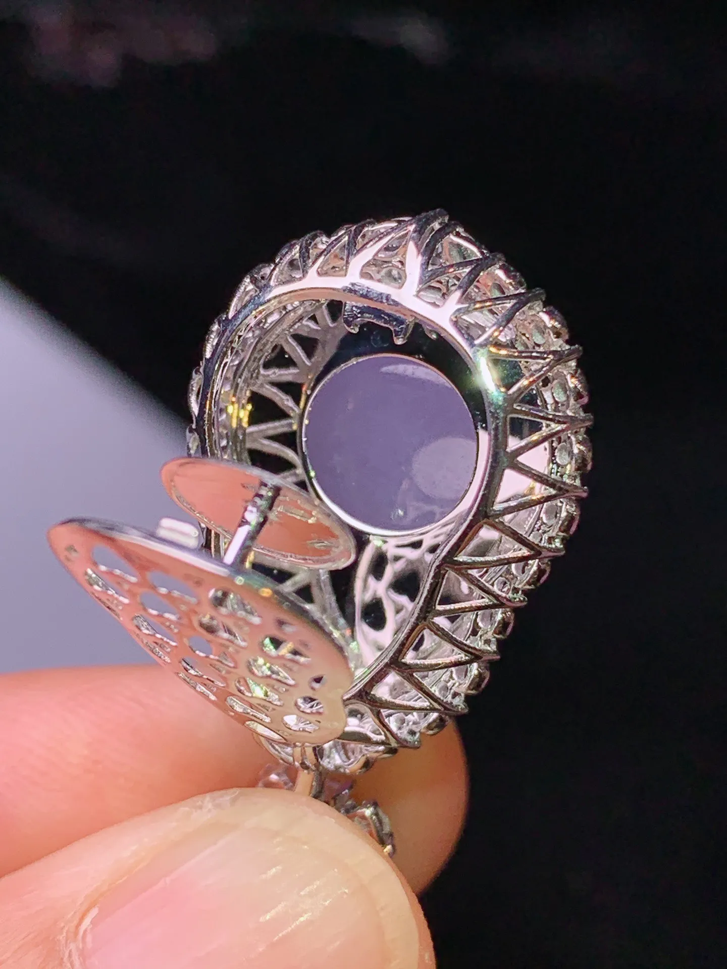 18k金钻镶嵌紫罗兰葫芦吊坠 玉质细腻 水润亮眼 色泽艳丽 整体尺寸32.5*18.2*12.6