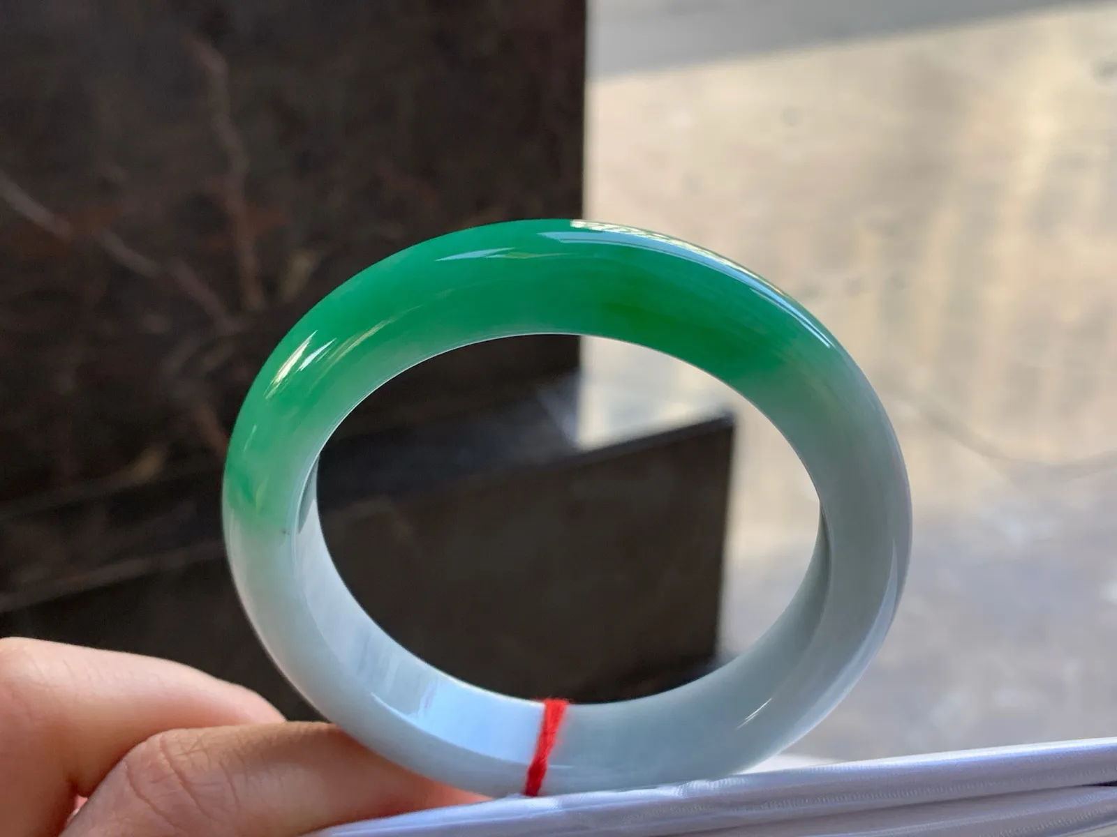 56-12.4-8.9

辣绿色手镯^_^颜色浓郁 鲜艳