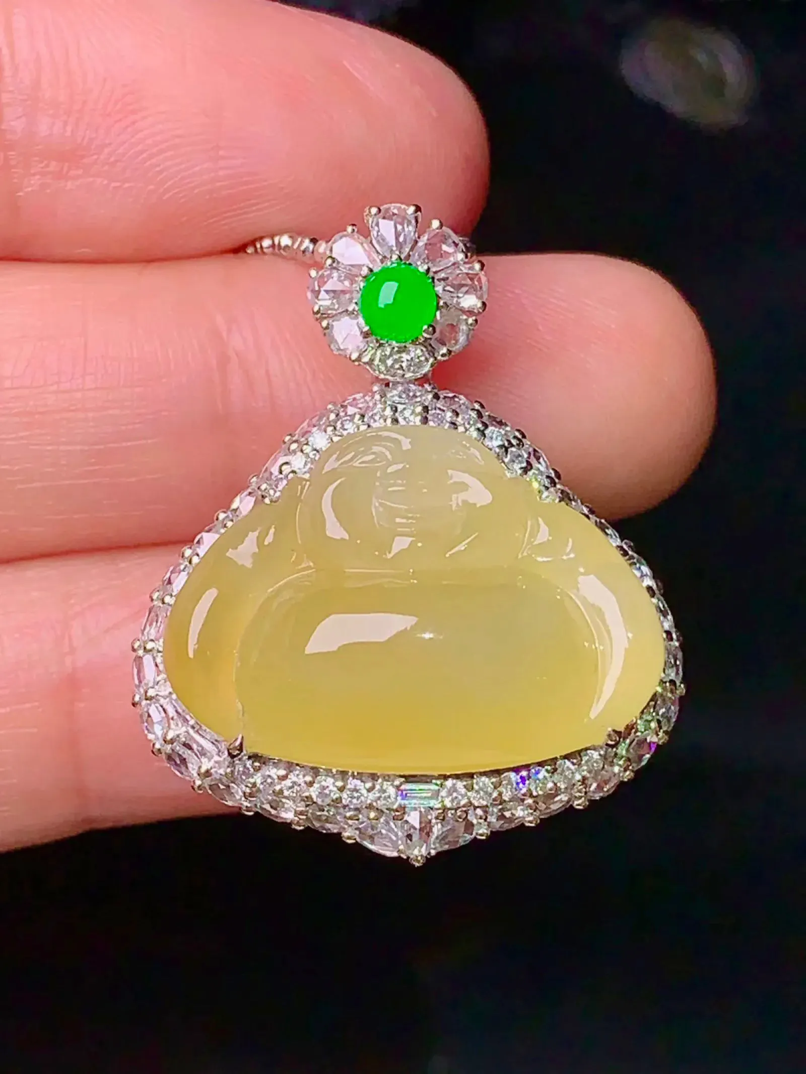 18k金钻镶嵌黄翡佛公吊坠 玉质细腻 色泽艳丽 整体尺寸29.6*24.5*13