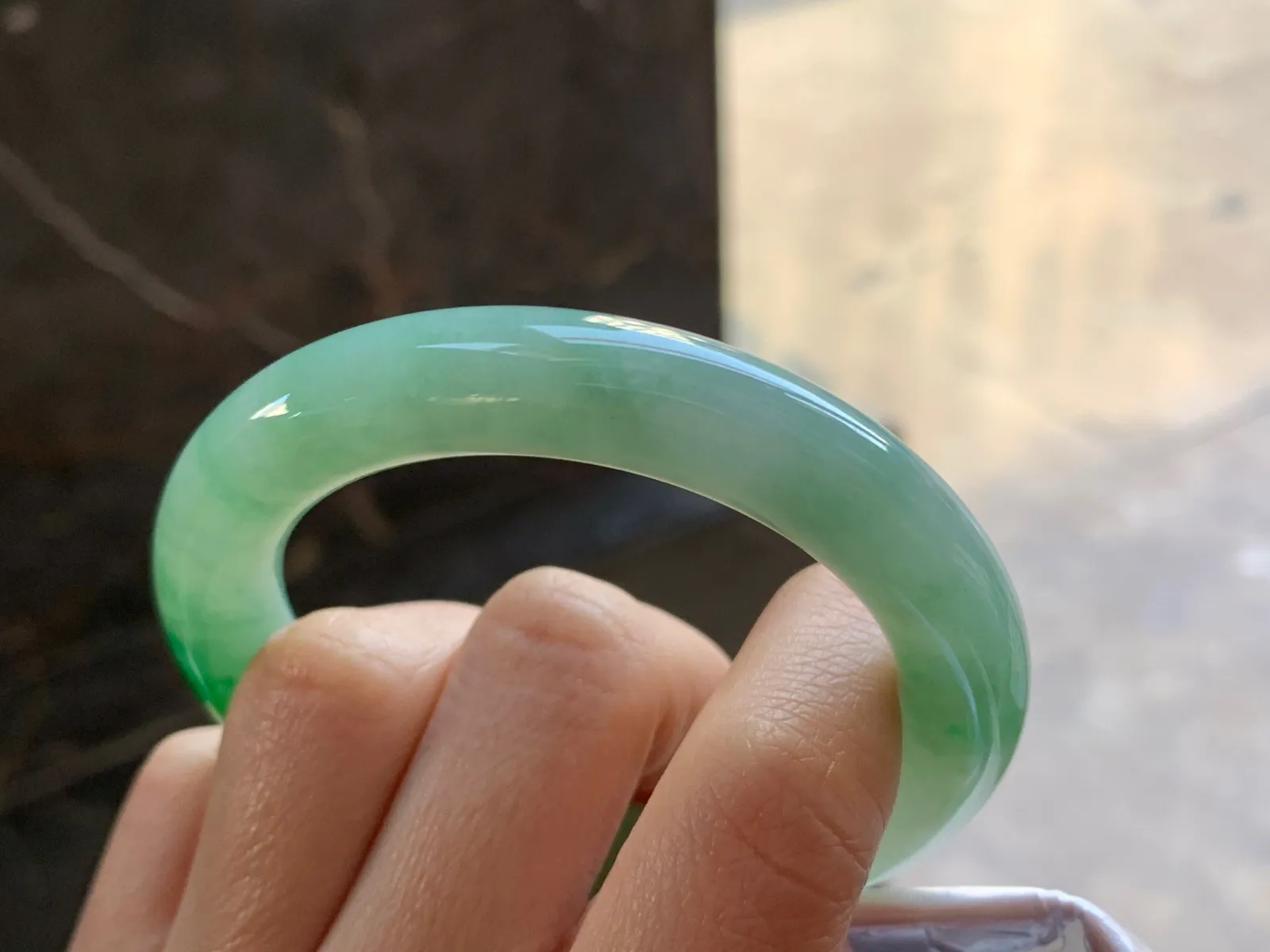 52-10.5

绿色圆条手镯^_^鲜艳