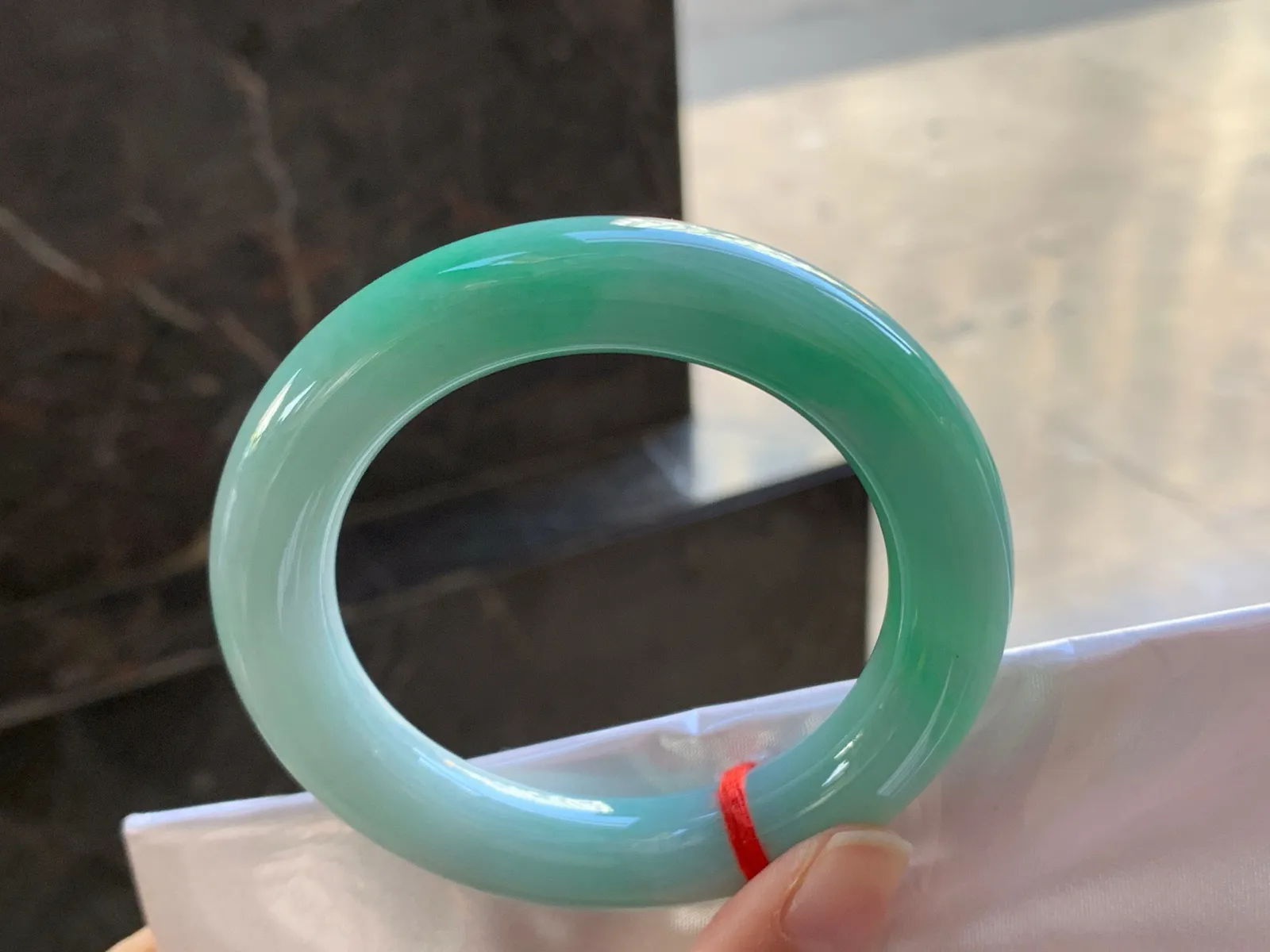 55-12.5

绿色圆条手镯^_^