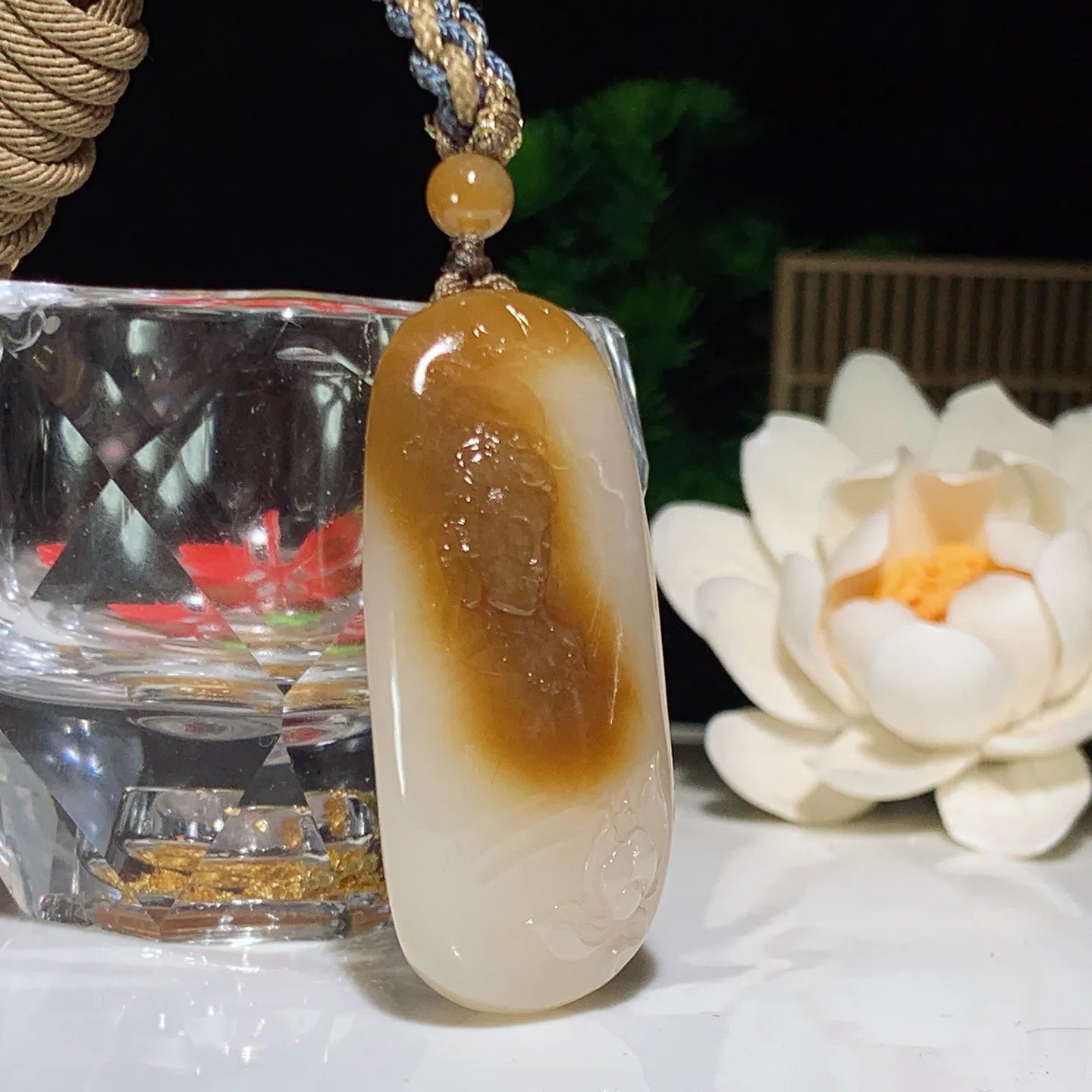 新疆和田玉白玉且末糖观音头挂件 尺寸50.3/24.6/13.6重26克。玉质细腻油润。手推出油。佩