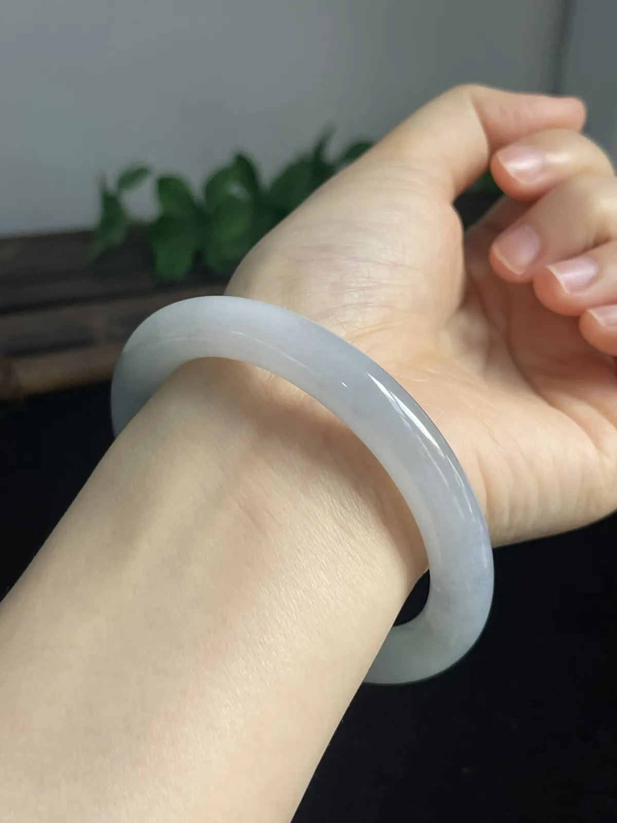 圆镯58.6圈口，翡翠手镯