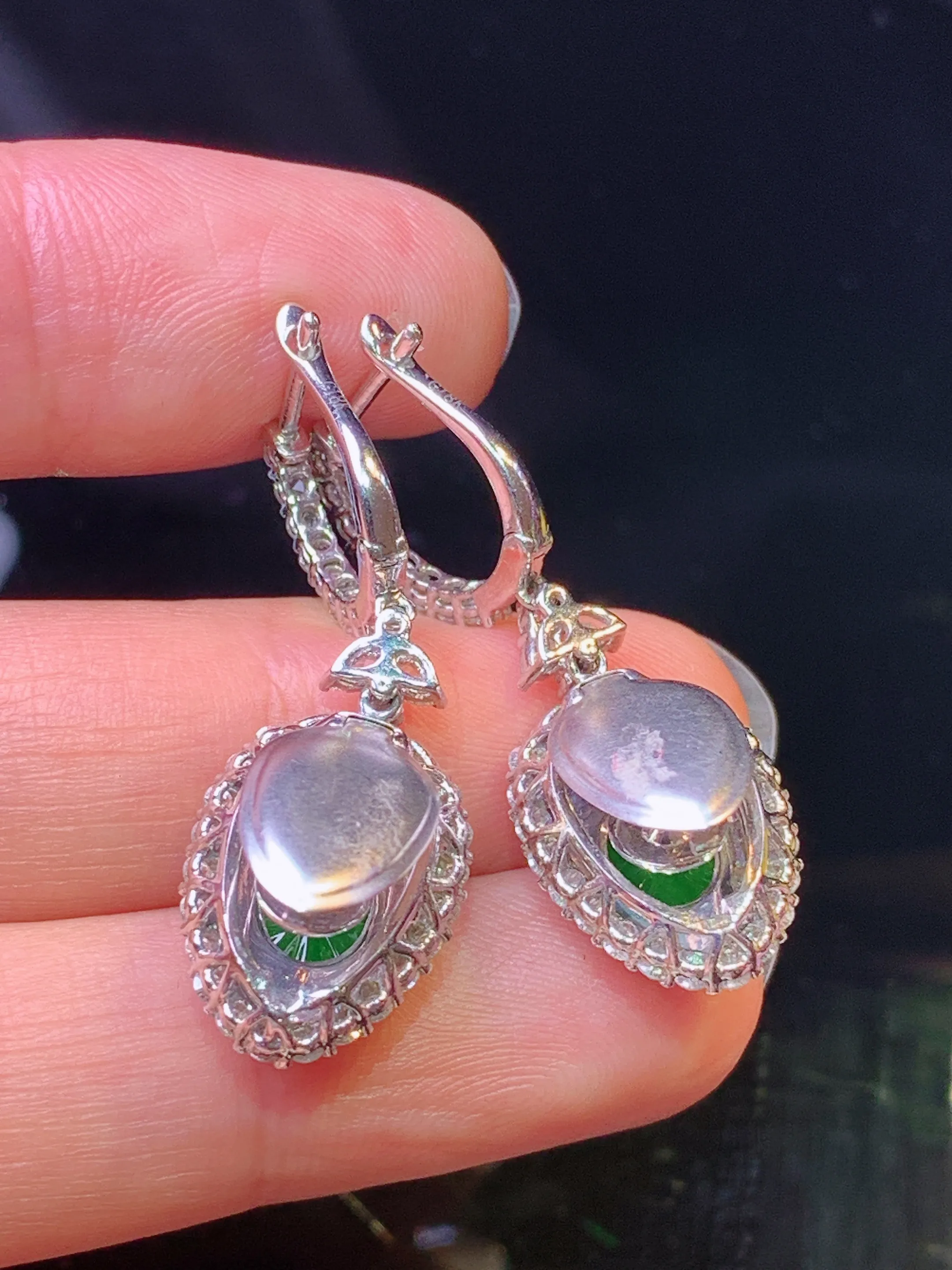 18k金钻镶嵌翠绿树叶耳坠 玉质细腻 水润亮眼 整体尺寸34.5*11.8*7.5