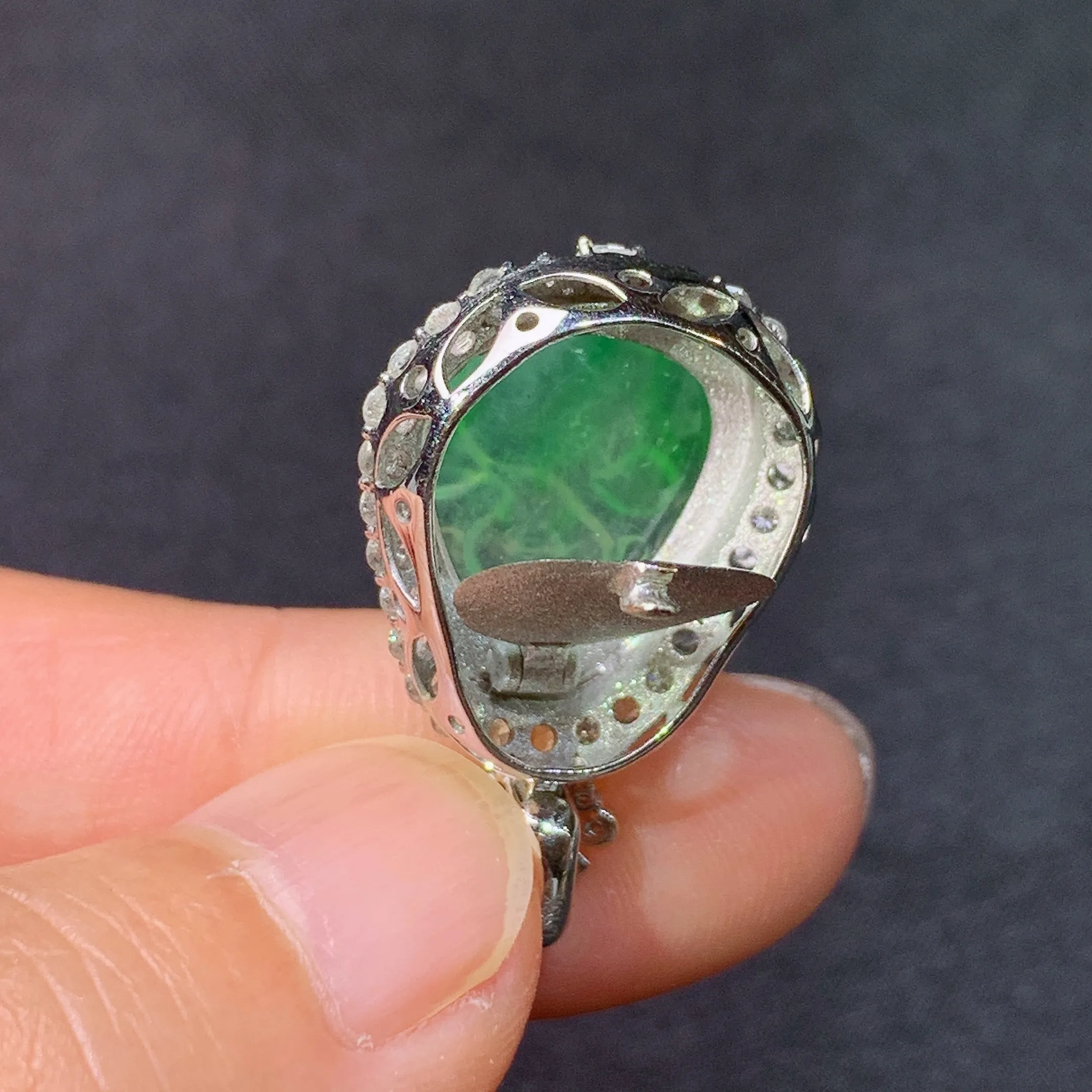 冰飘绿财神吊坠，18k金镶嵌，冰润色阳，品相好，种水足，Ff 整体尺寸25.6*15.9*9.3