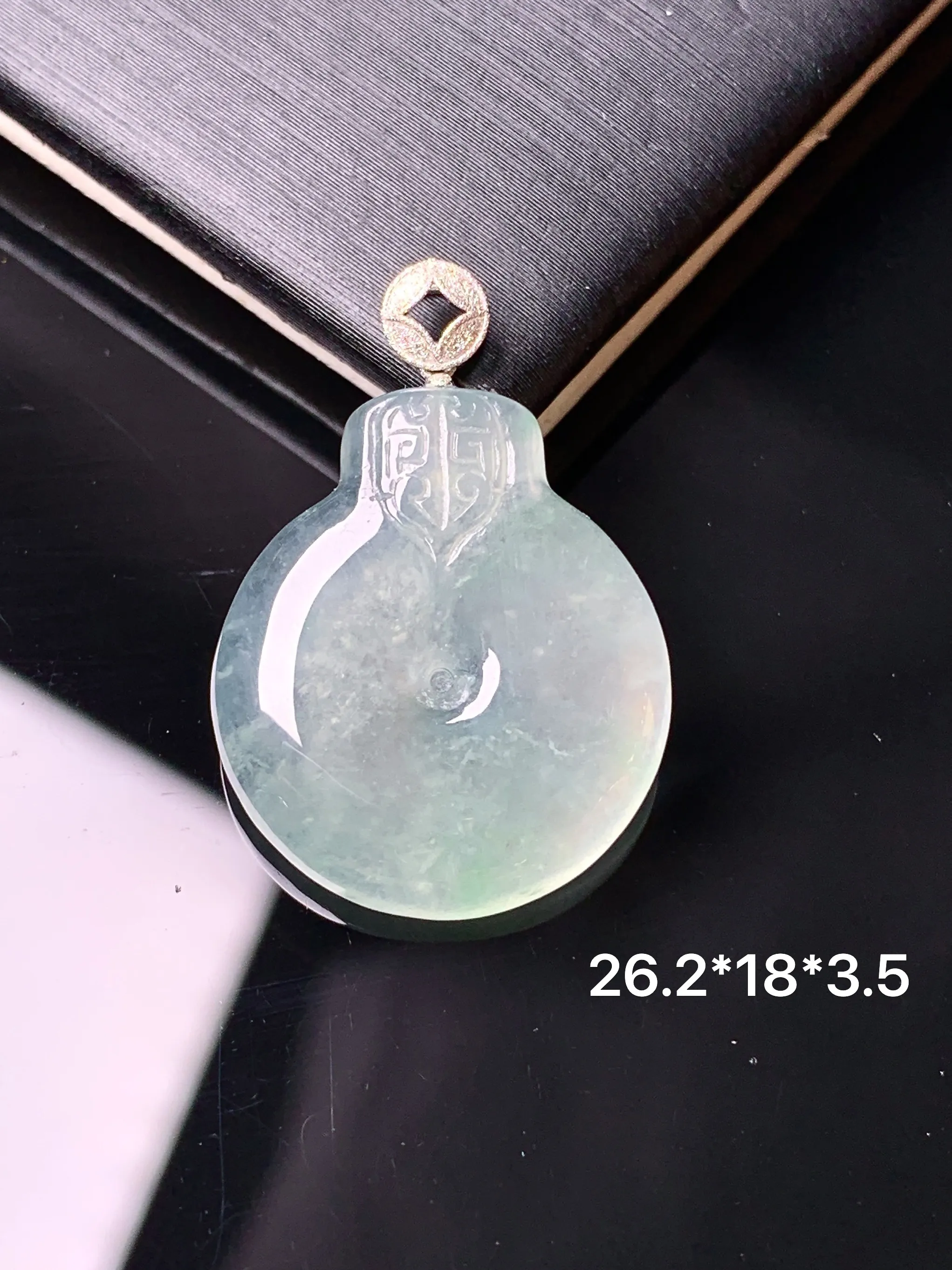 18k金钻镶嵌冰种福在眼前吊坠 玉质细腻 水润亮眼 整体尺寸26.2*18*3.5