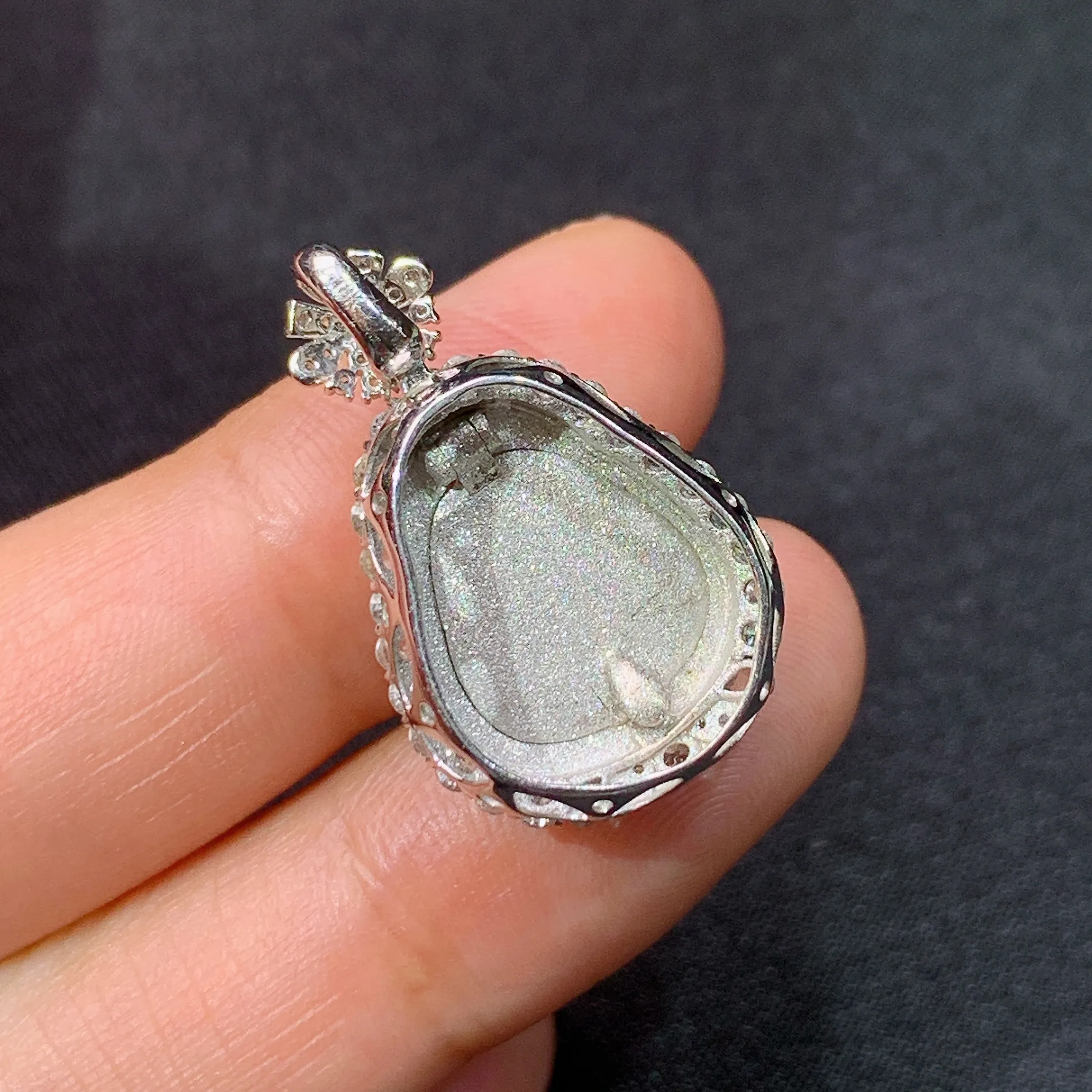 冰飘绿财神吊坠，18k金镶嵌，冰润色阳，品相好，种水足，Ff 整体尺寸25.6*15.9*9.3