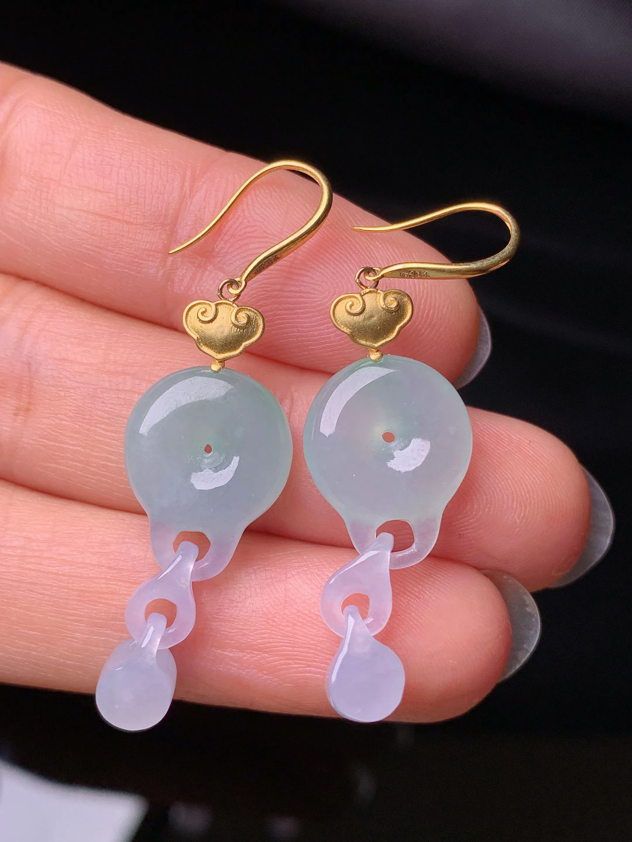 18k金镶嵌冰种仿古平安扣耳坠 玉质细腻 水润亮眼 整体尺寸43.2*11.8*4.2