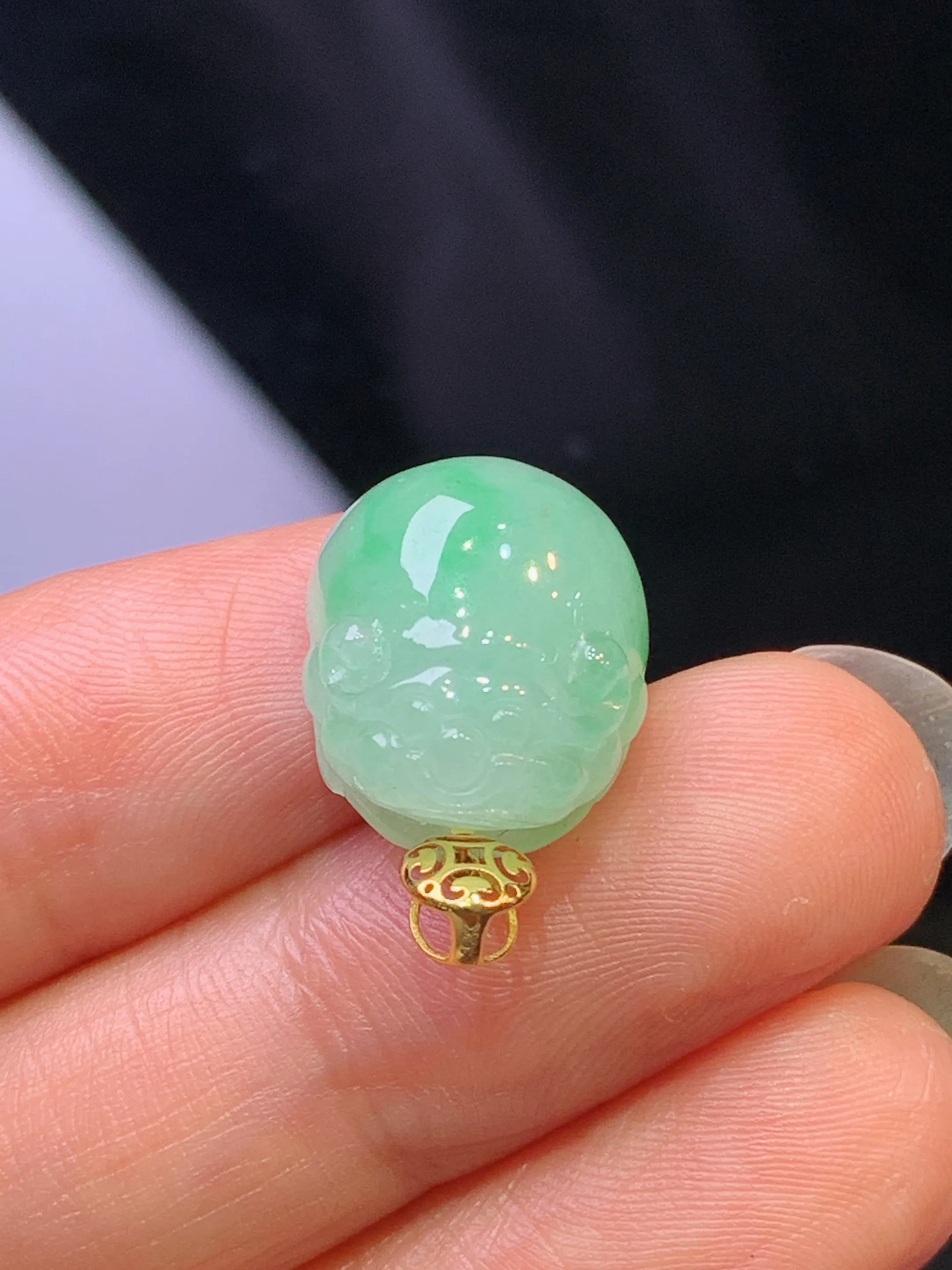 18k金镶嵌飘绿貔貅吊坠 玉质细腻 水润亮眼 整体尺寸19.5*13*9.3