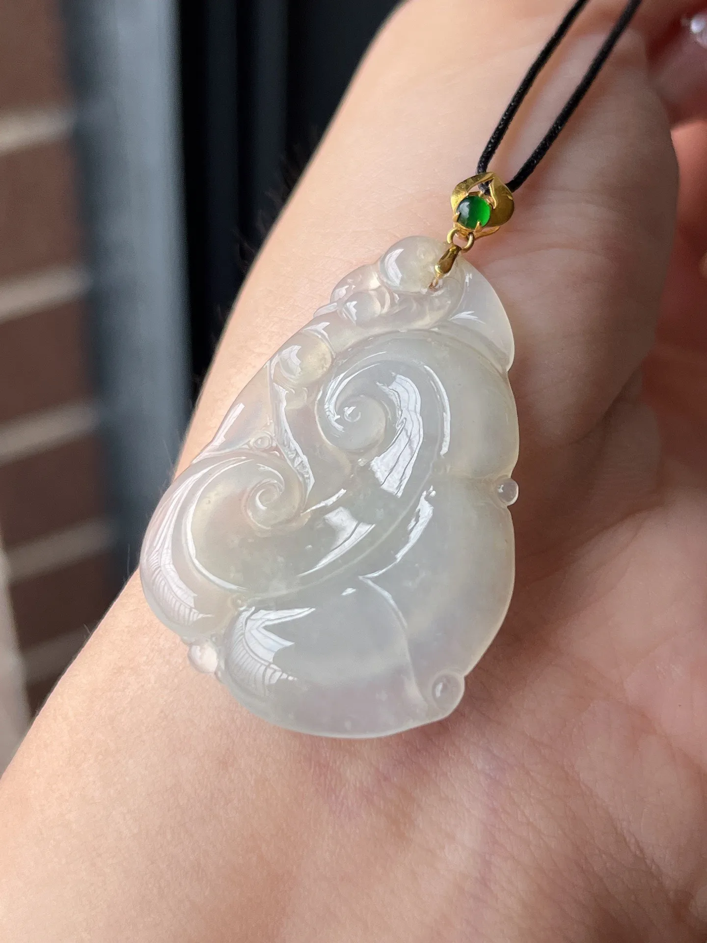 18k金扣白冰灵芝如意
裸石35.8×25×4.7mm