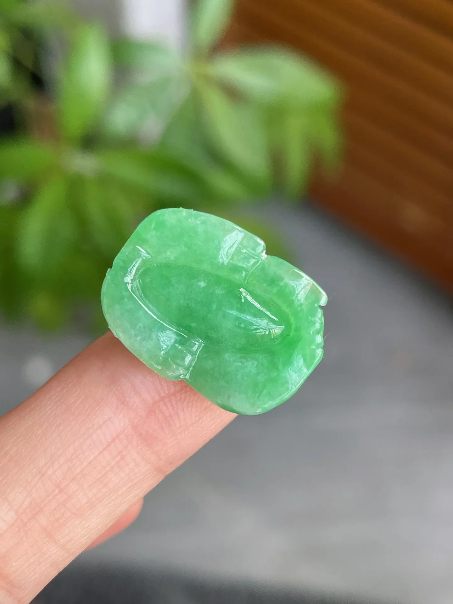 冰胶绿貔貅裸石
尺寸20.6-15-7.3m