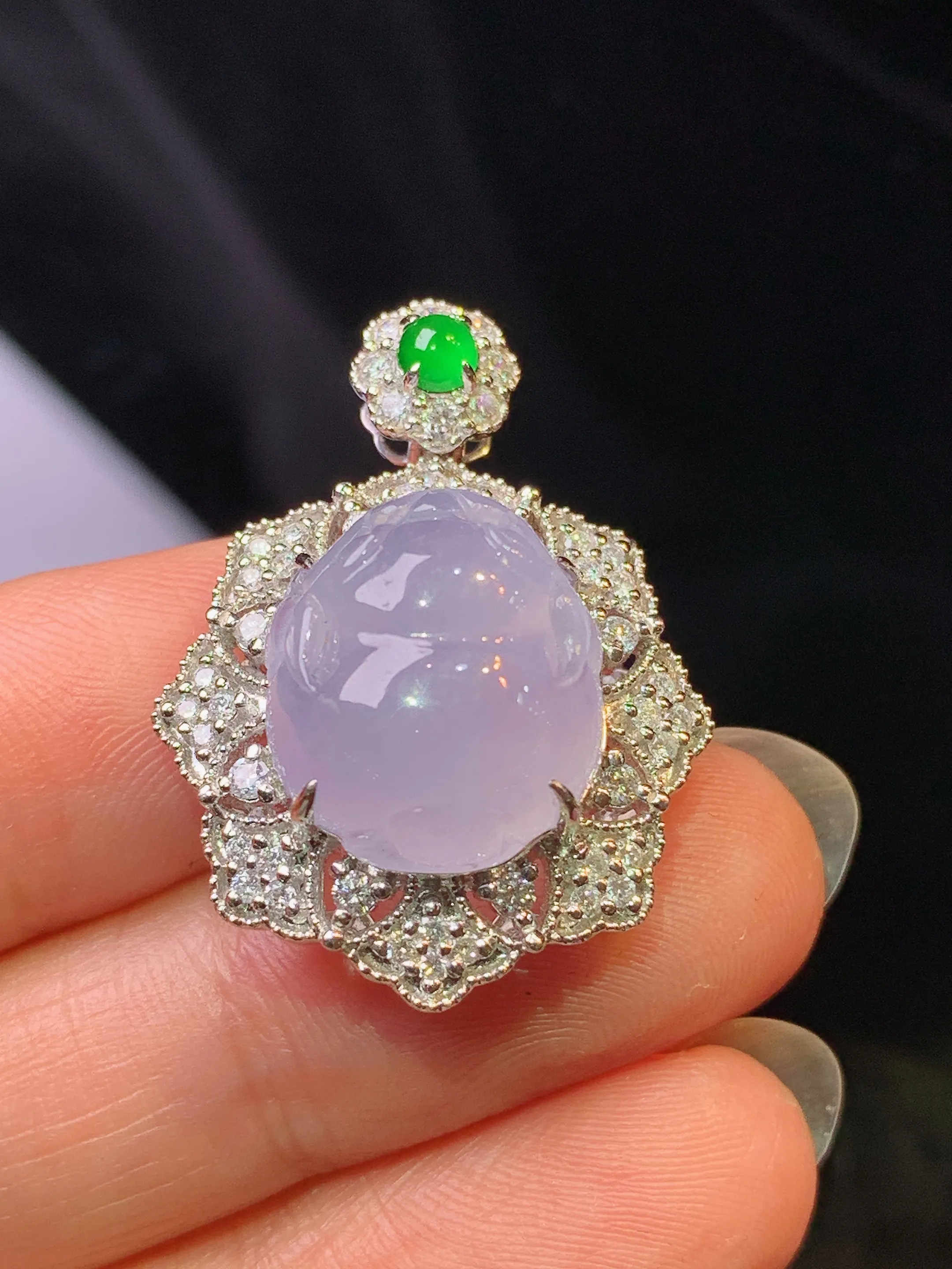 18k金钻镶嵌紫罗兰貔貅吊坠 玉质细腻 水润亮眼 整体尺寸30.2*22*11.3