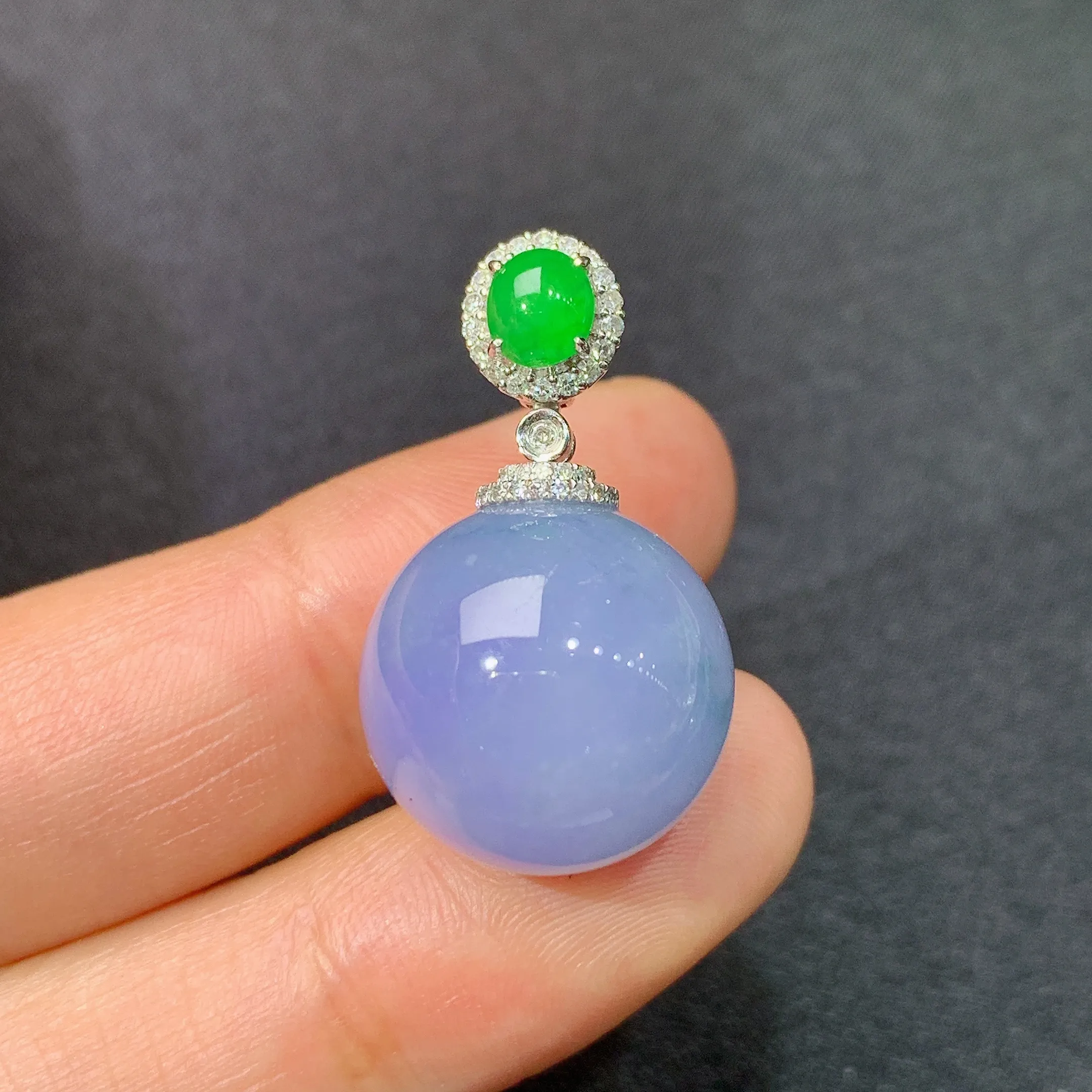 冰紫罗兰圆珠吊坠，18k金镶嵌，温润细腻，颜色鲜艳，整体尺寸27*15.6