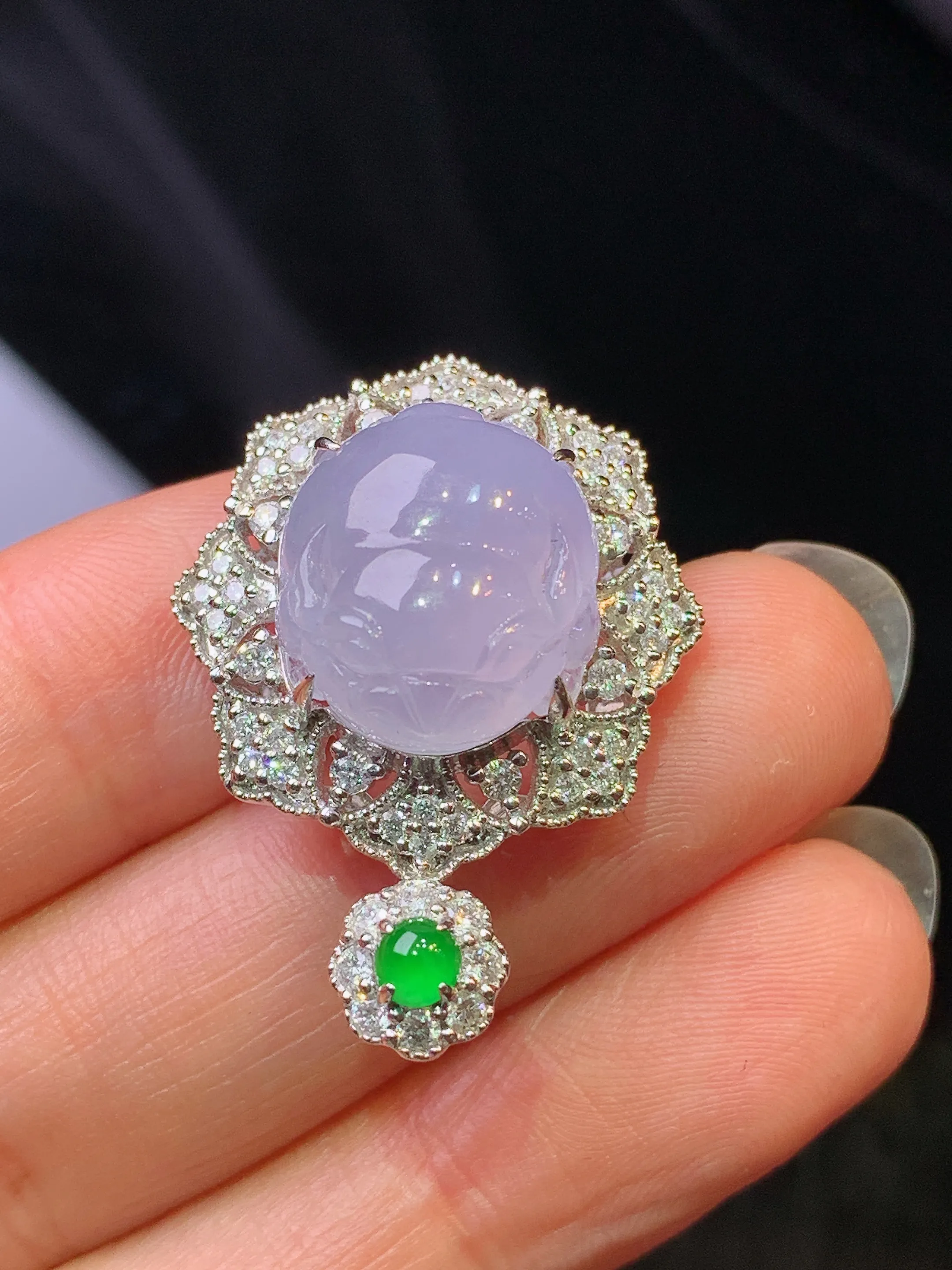 18k金钻镶嵌紫罗兰貔貅吊坠 玉质细腻 水润亮眼 整体尺寸30.2*22*11.3