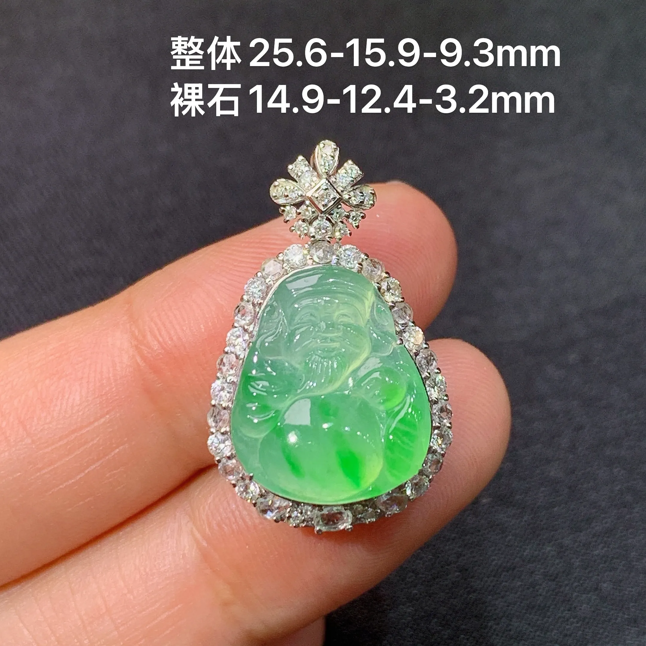 冰飘绿财神吊坠，18k金镶嵌，冰润色阳，品相好，种水足，Ff 整体尺寸25.6*15.9*9.3