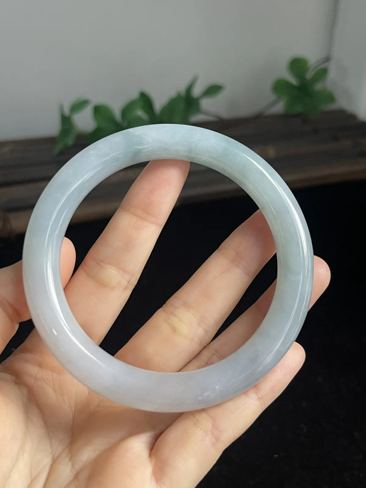 圆镯58.6圈口，翡翠手镯