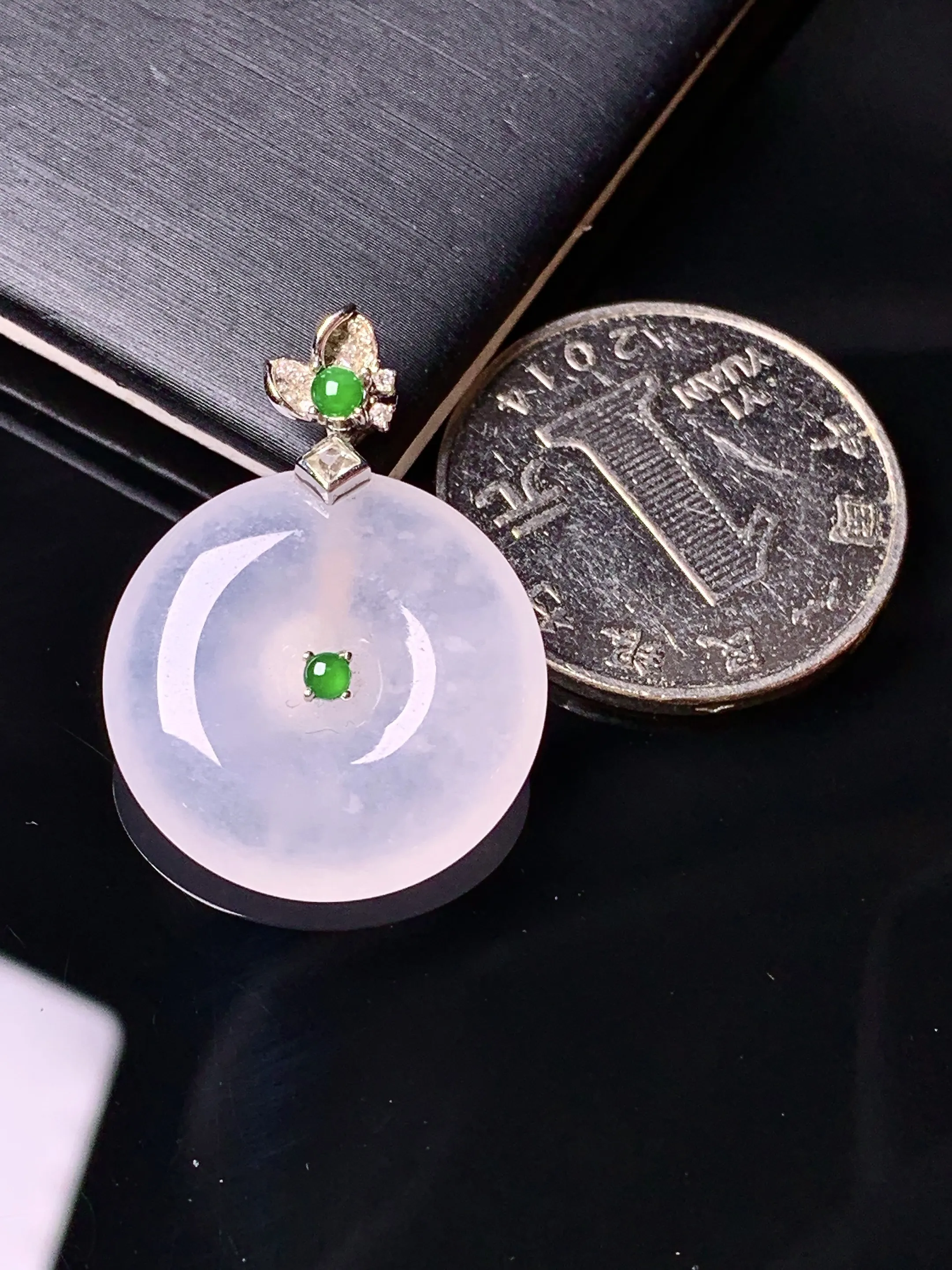 18k金钻镶嵌冰种平安扣吊坠 玉质细腻 水润亮眼 整体尺寸29*21.3*5.5