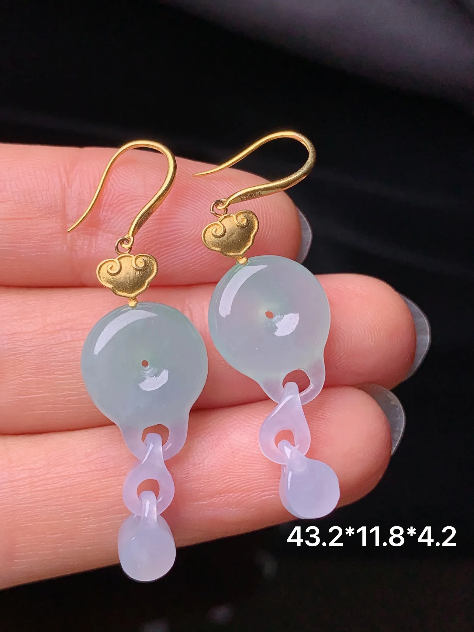 18k金镶嵌冰种仿古平安扣耳坠 玉质细腻 水润亮眼 整体尺寸43.2*11.8*4.2