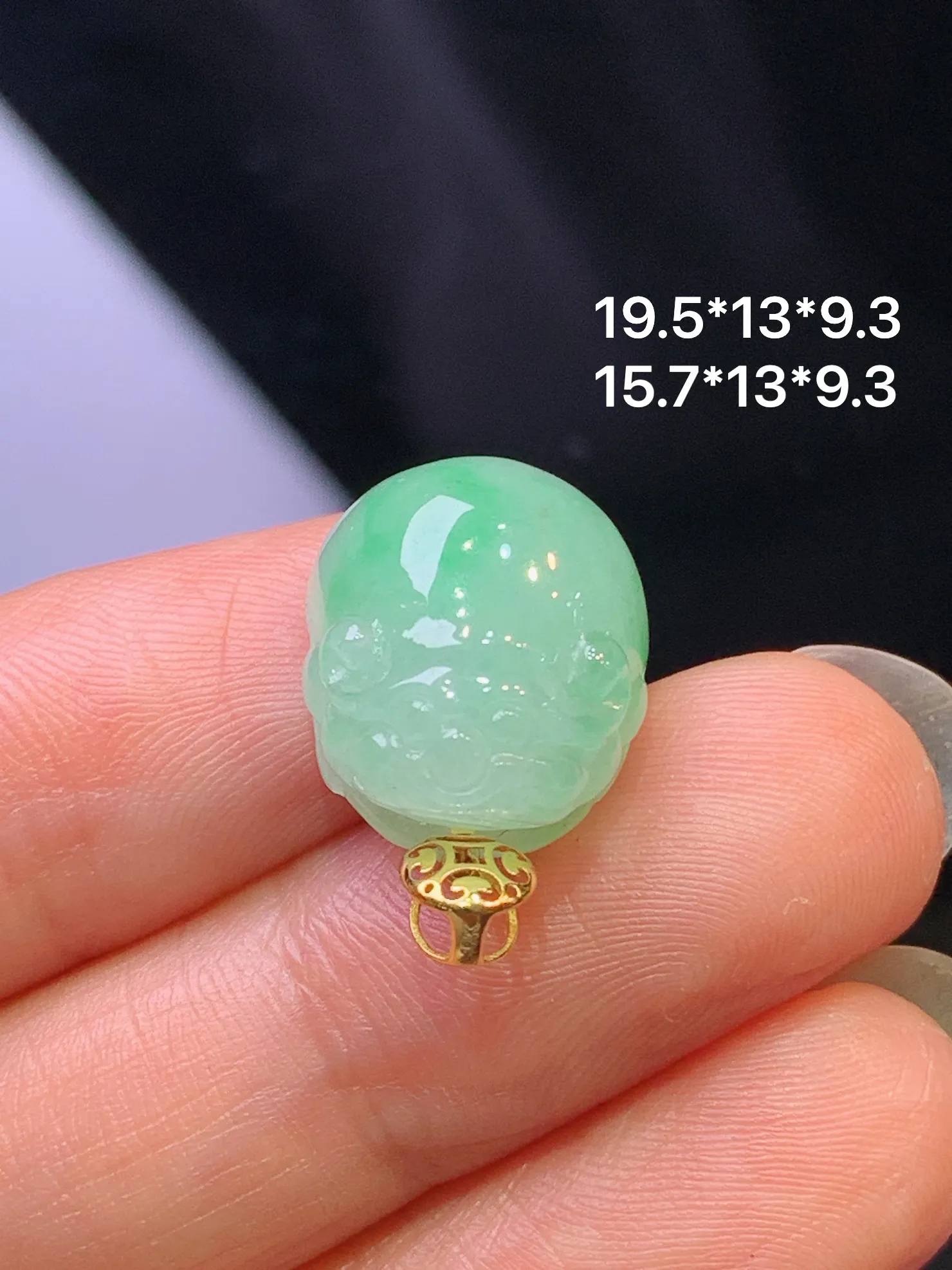 18k金镶嵌飘绿貔貅吊坠 玉质细腻 水润亮眼 整体尺寸19.5*13*9.3