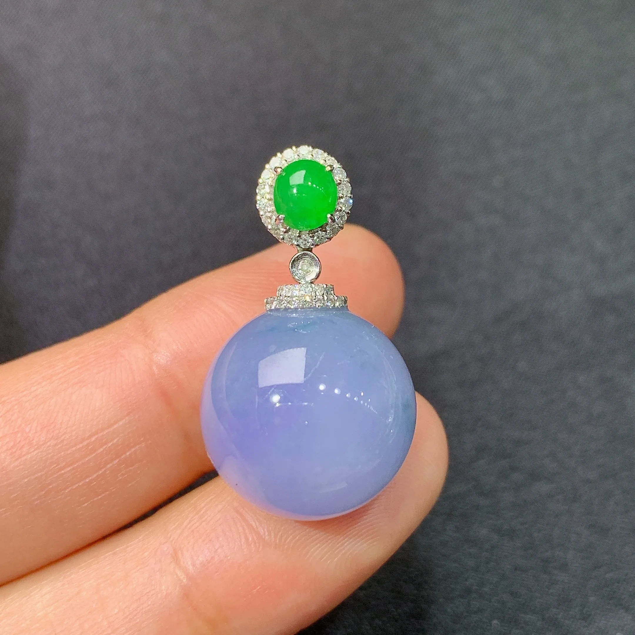 冰紫罗兰圆珠吊坠，18k金镶嵌，温润细腻，颜色鲜艳，整体尺寸27*15.6